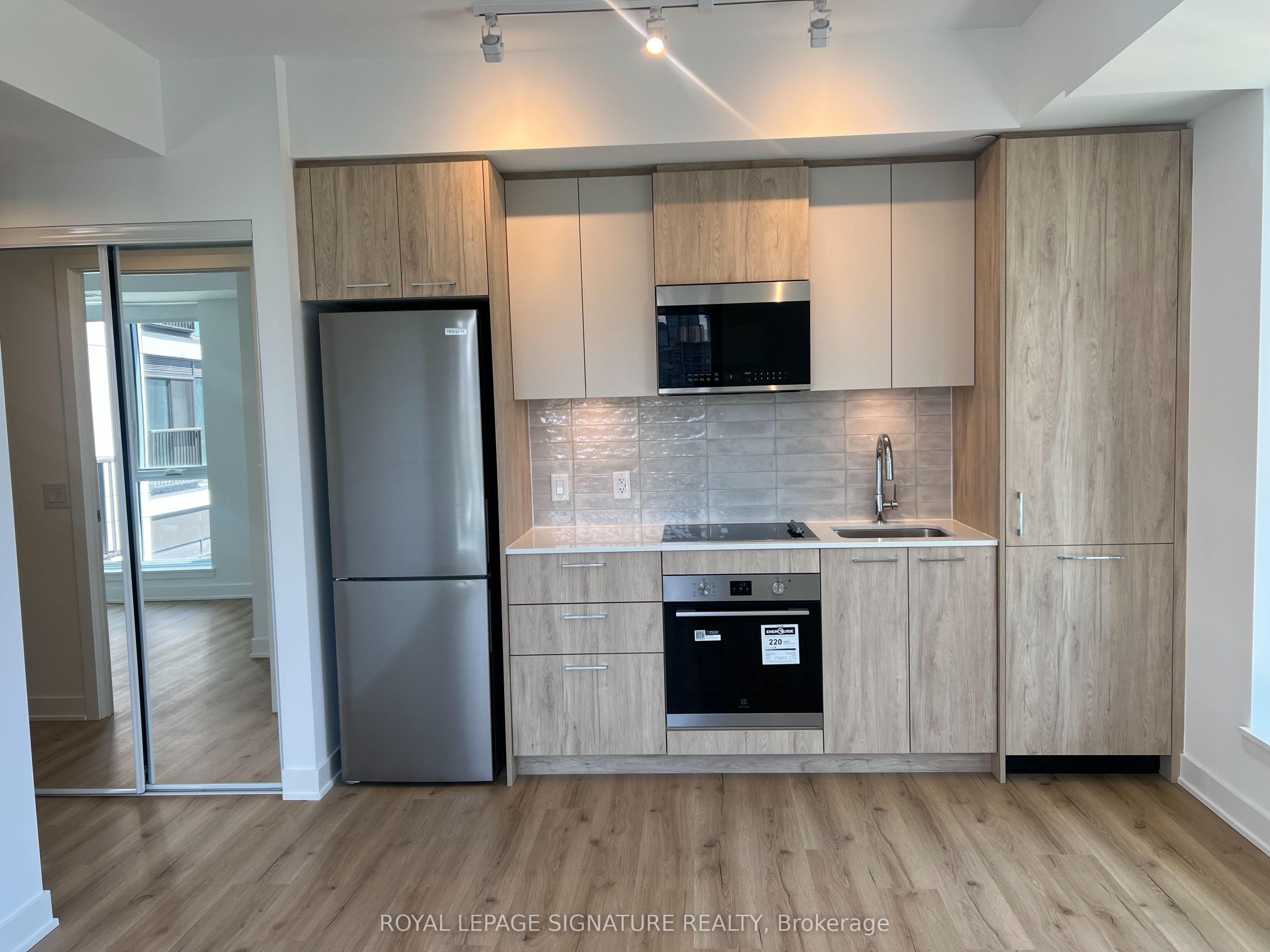 30 dreamers Way 931, Toronto, ON M5A 0Y7 photo 4