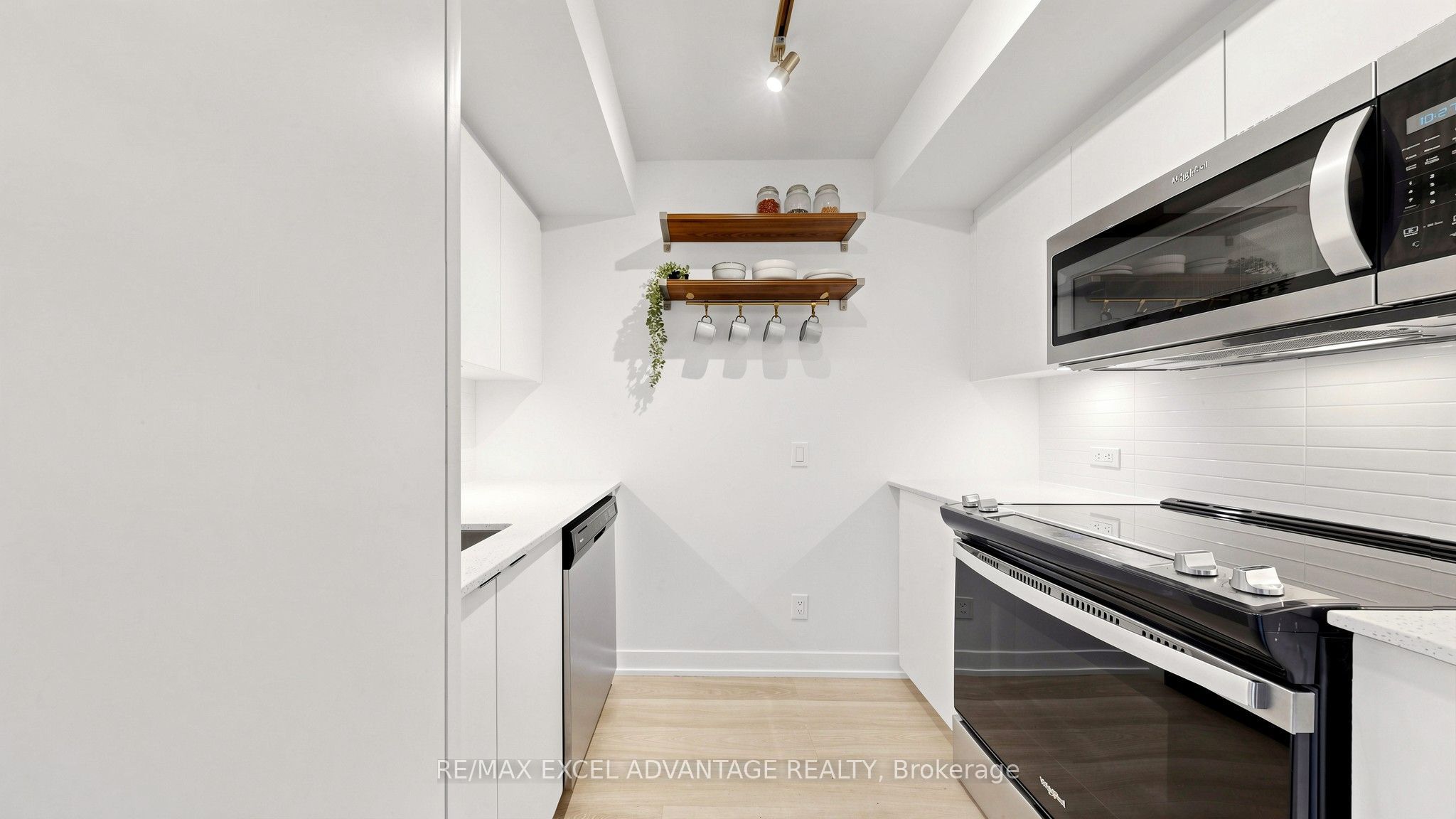 30 Tretti Way PH17, Toronto, ON M3H 0E3 photo 2