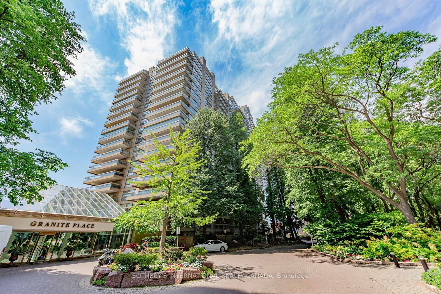 63 St Clair Avenue W 1801, Toronto, ON M4V 2Y9