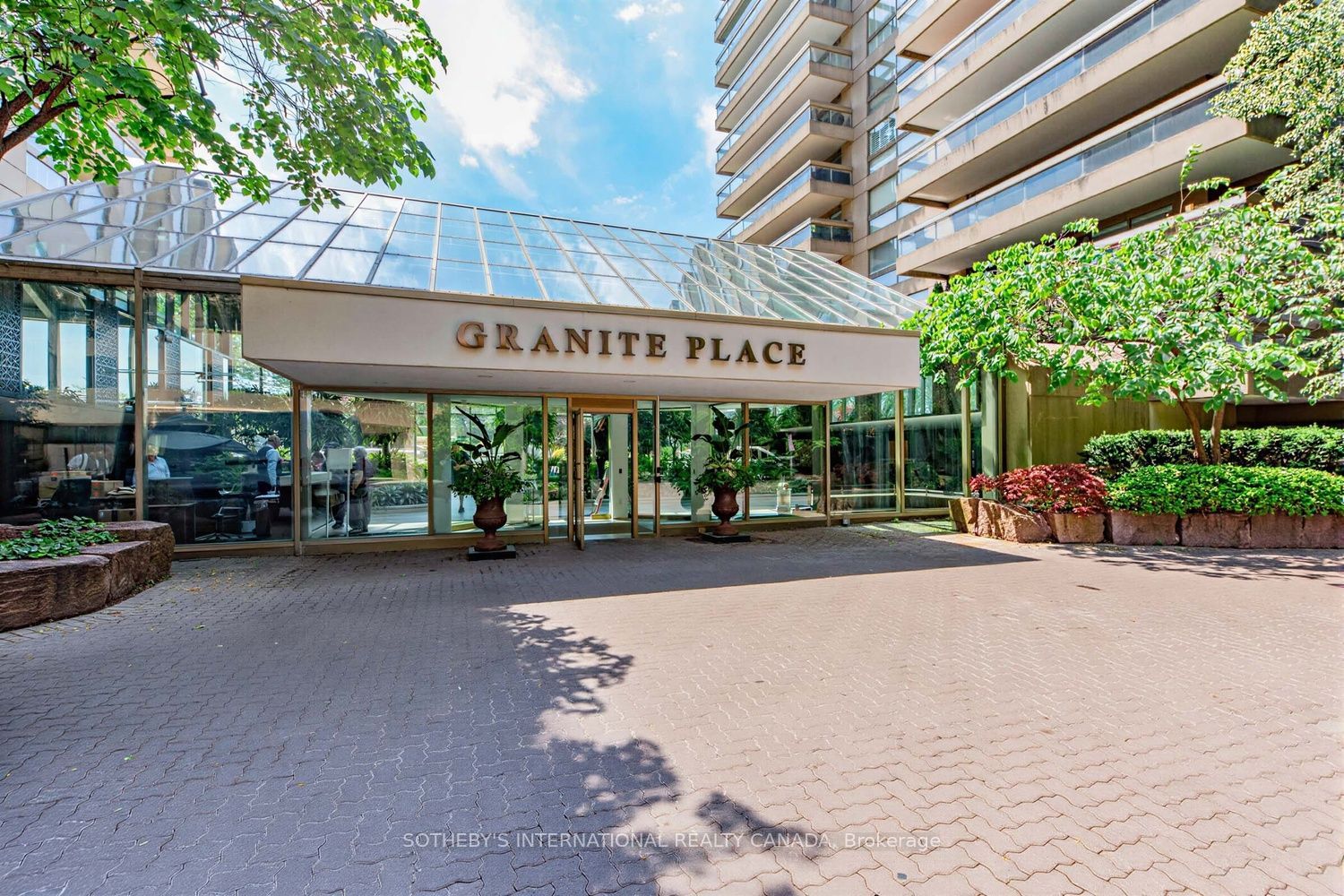63 St Clair Avenue W 1801, Toronto, ON M4V 2Y9 photo 2