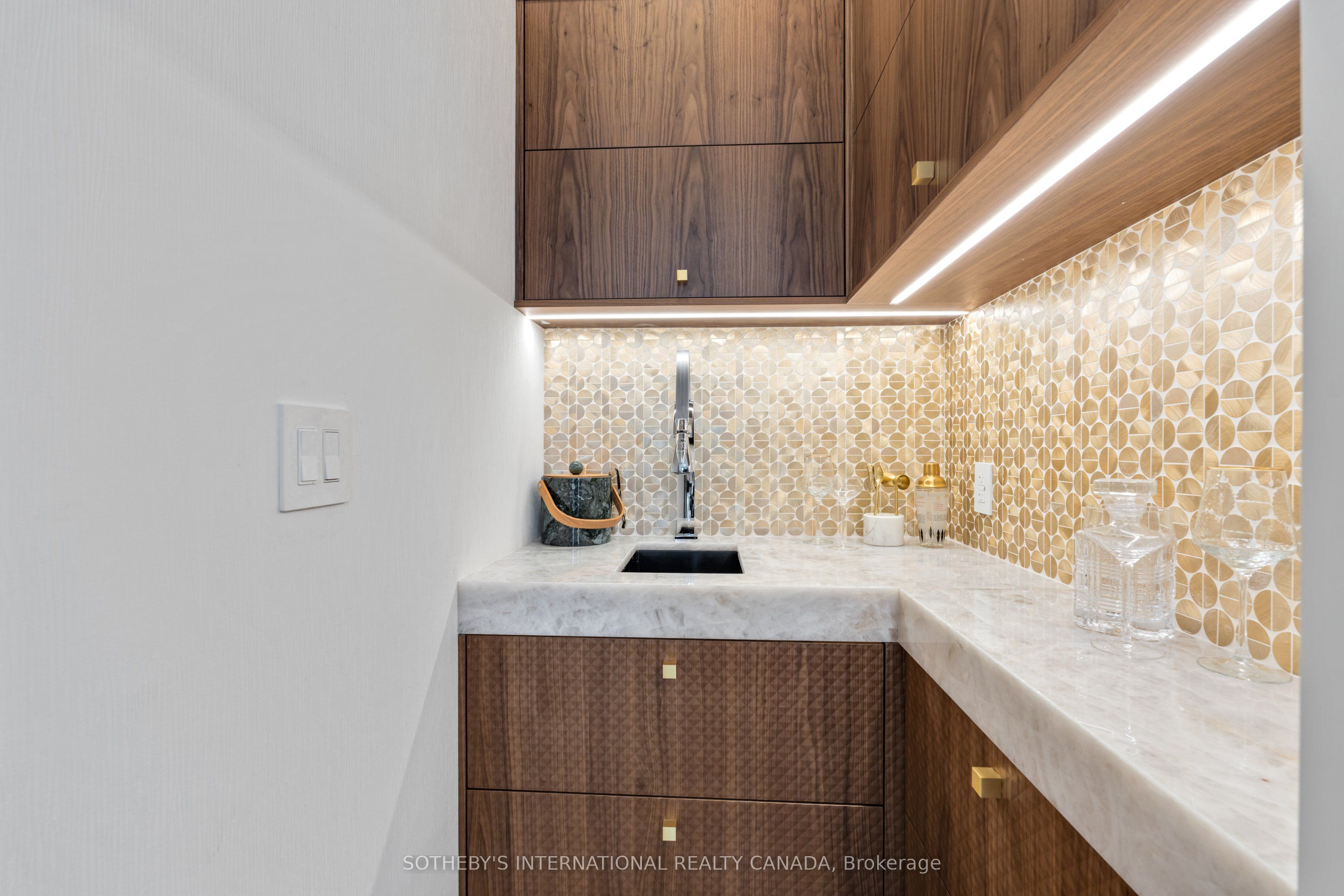 566 Delaware Avenue N, Toronto, ON M6H 2V2 photo 5