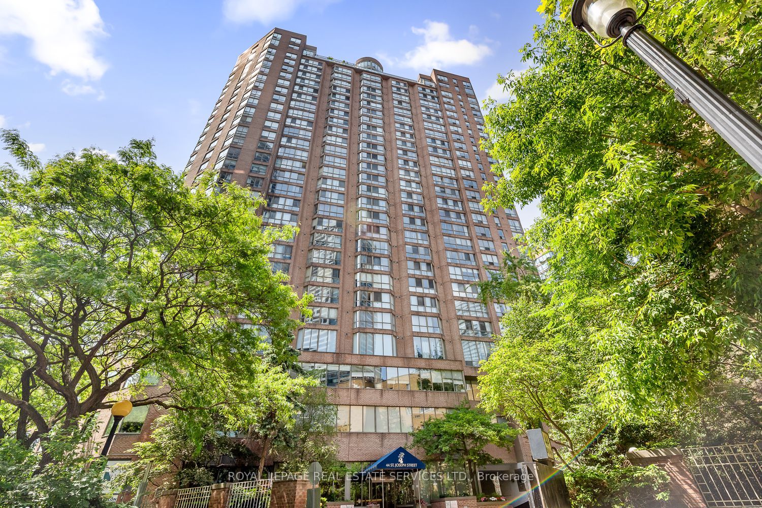 44 St. Joseph Street 1608, Toronto, ON M4Y 2W4 photo 2