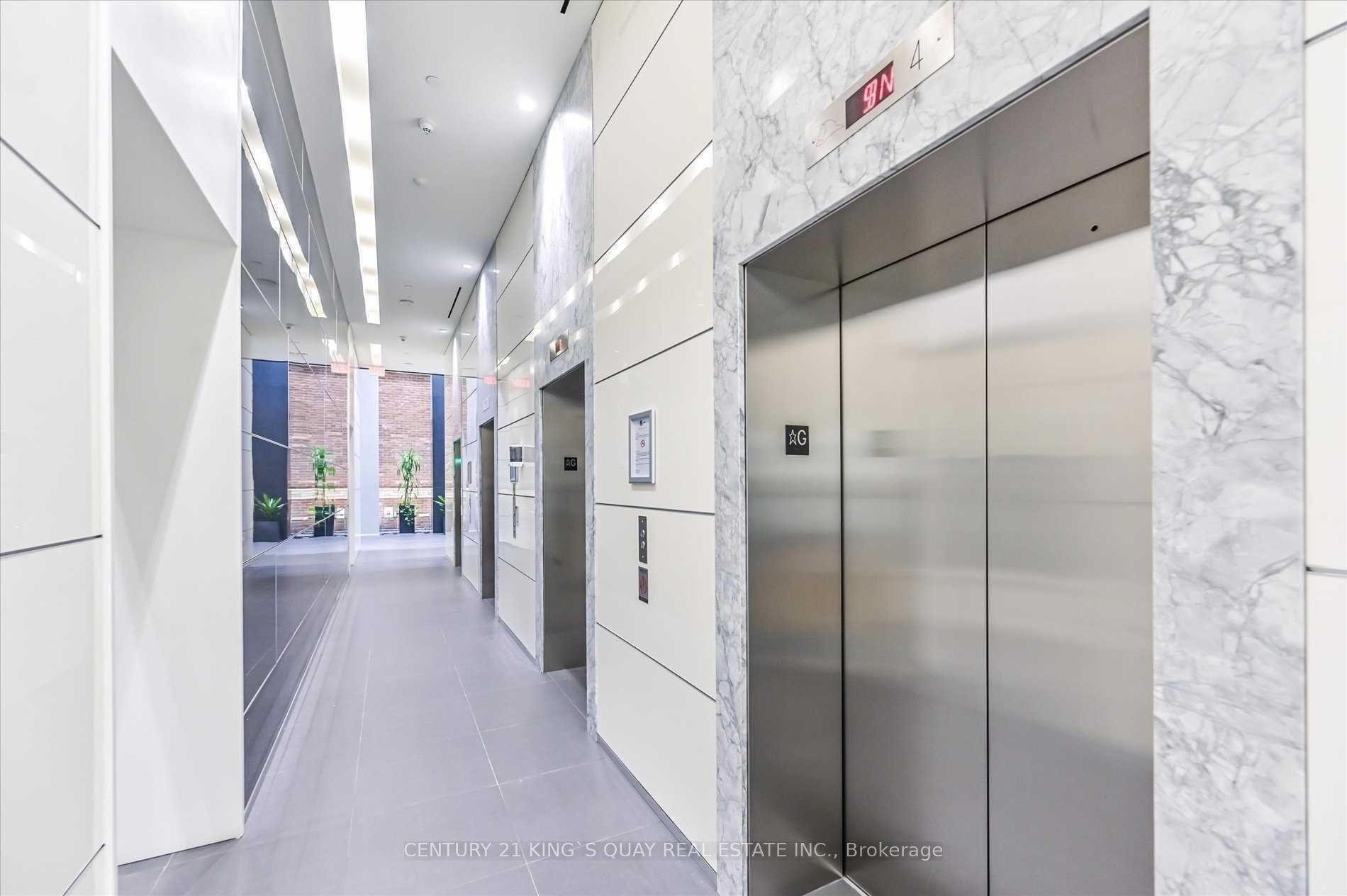 15 Grenville Street 3708, Toronto, ON M4Y 1A1 photo 2