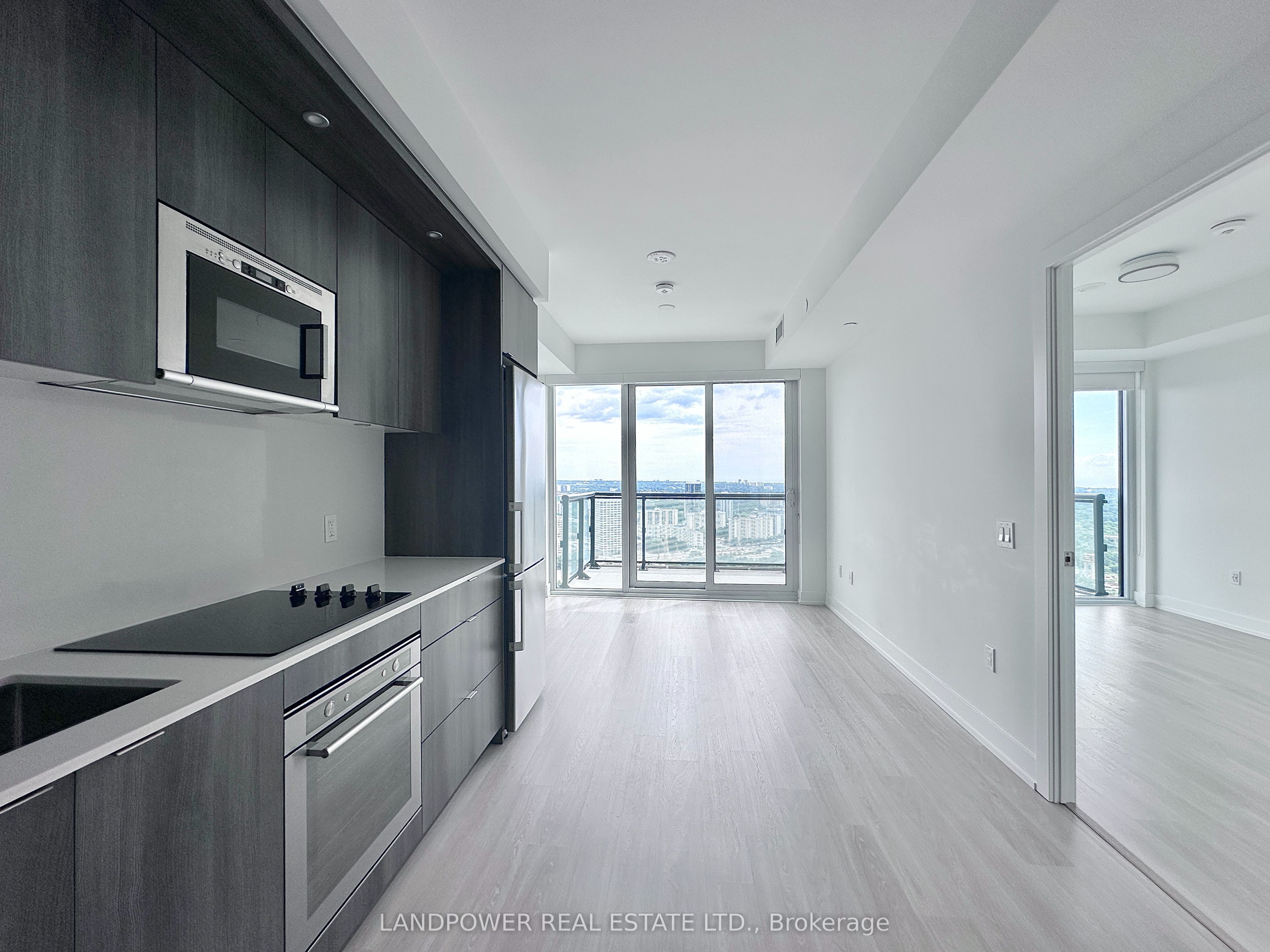 30 Inn On The Park Drive 4206, Toronto, ON M3C 0P7