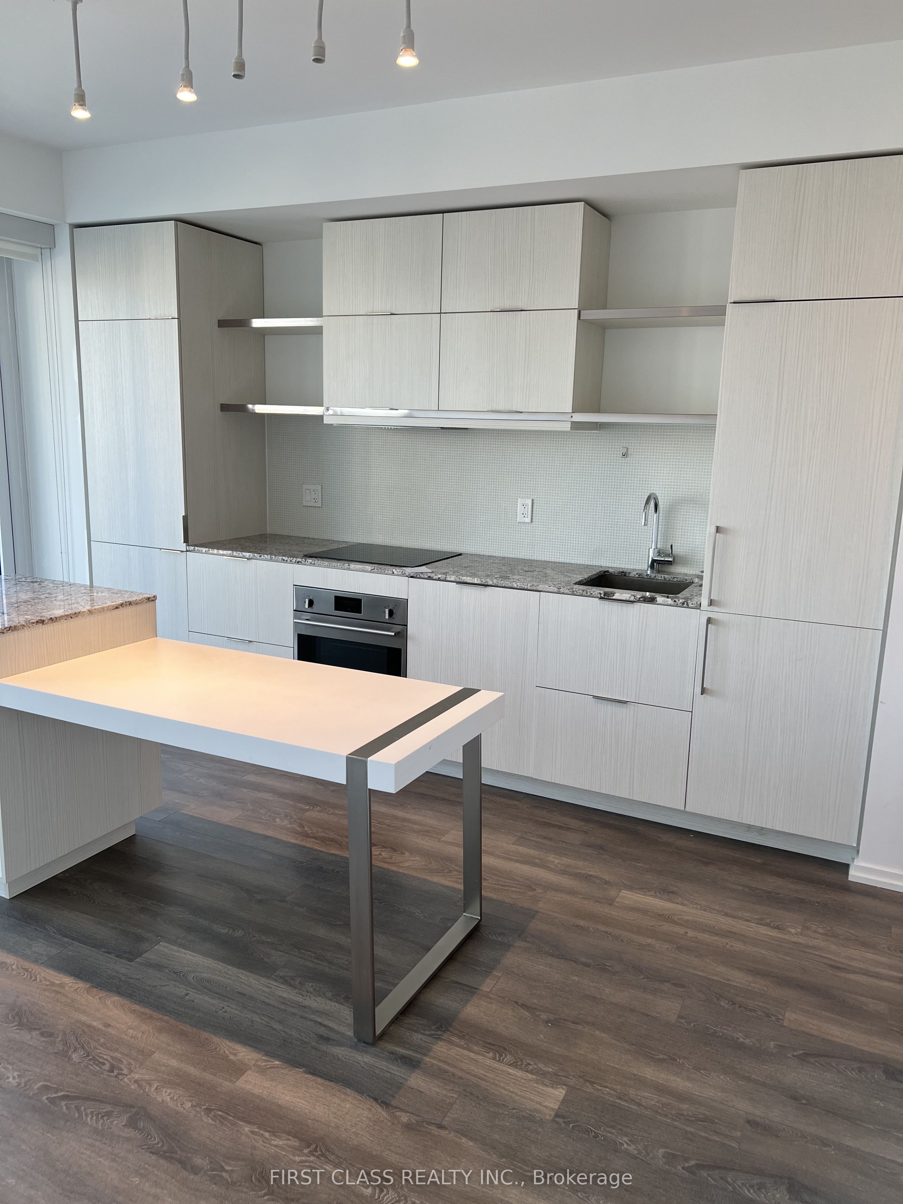 197 Yonge Street 3003, Toronto, ON M5B 0C1 photo 4