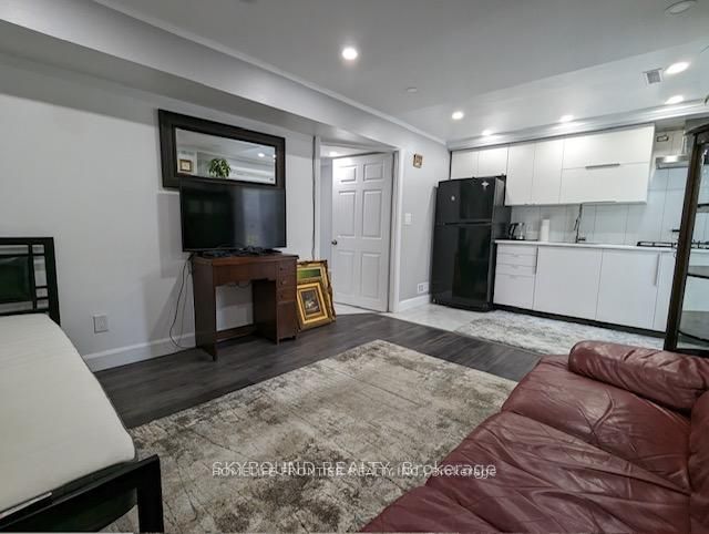 49 Red Robin Way 5, Toronto, ON M2R 3K6 photo 3