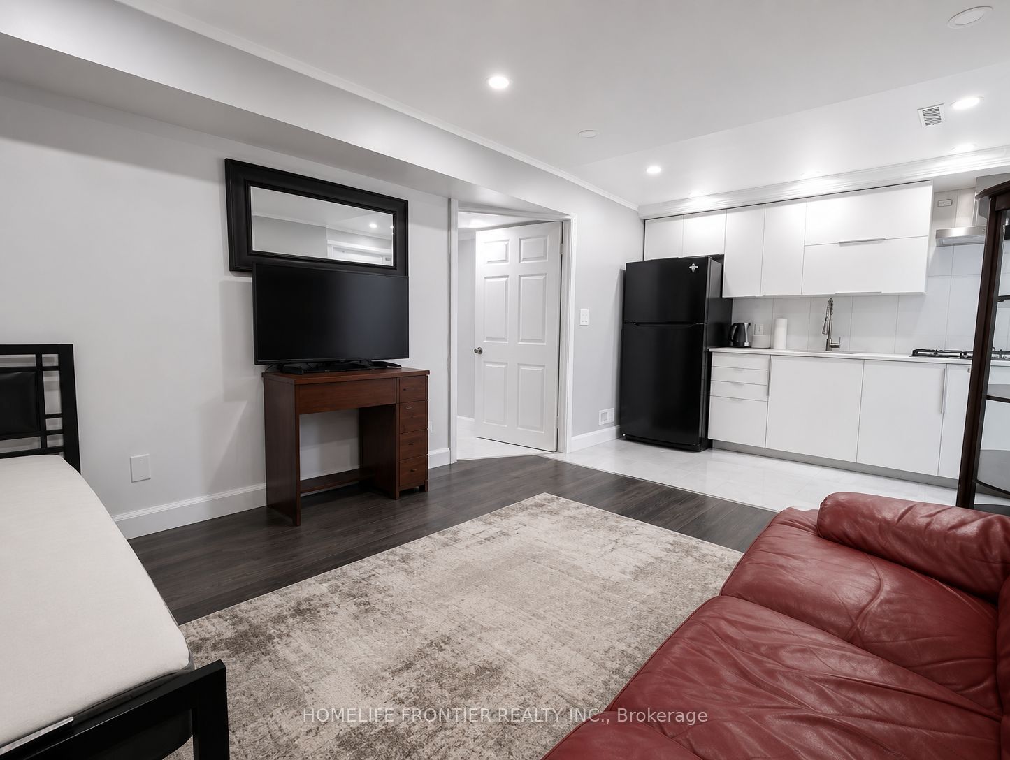 49 Red Robin Way 5, Toronto, ON M2R 3K6 photo 4