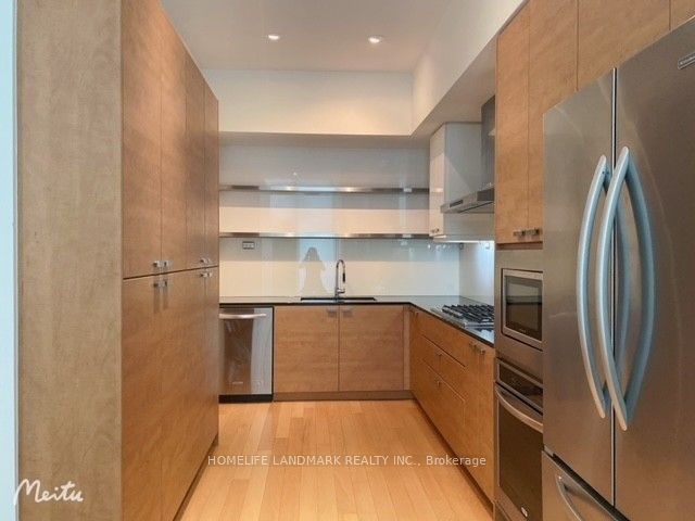 121 Mcmahon Drive Th11, Toronto, ON M2K 0C1 photo 4