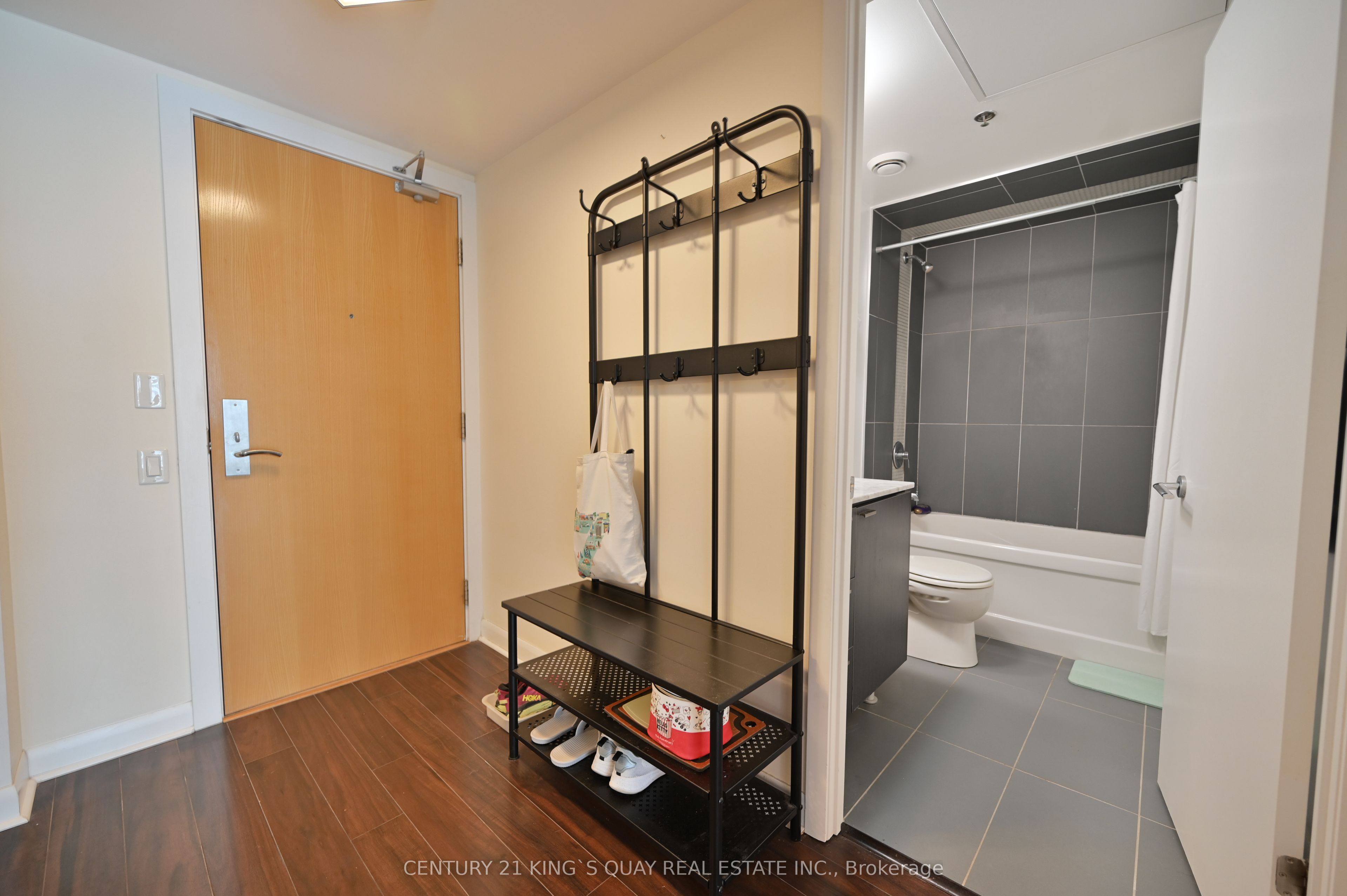 375 King Street W 2908, Toronto, ON M5V 1K1 photo 3