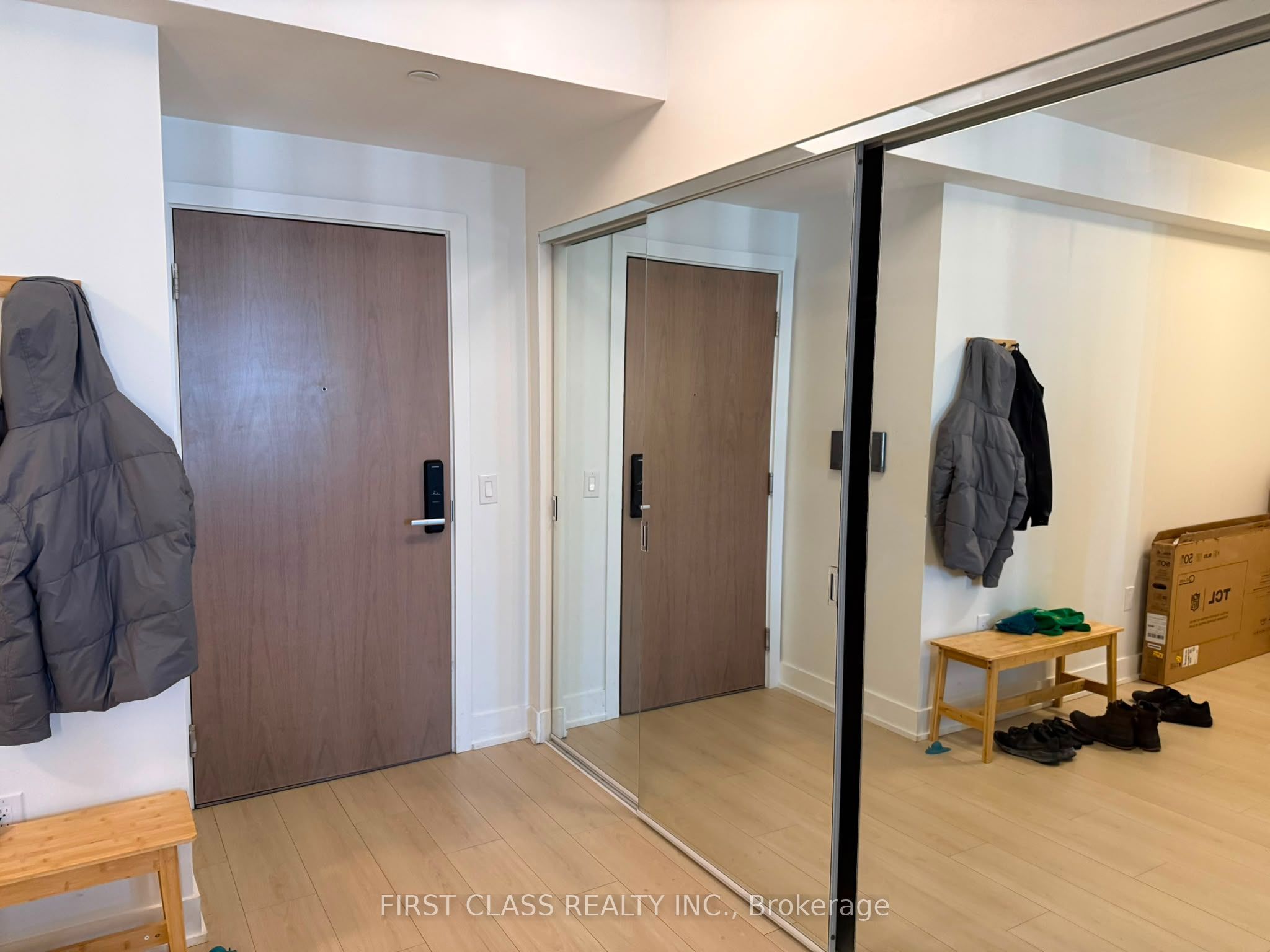 575 Bloor Street 2510, Toronto, ON M4W 0B2 photo 3