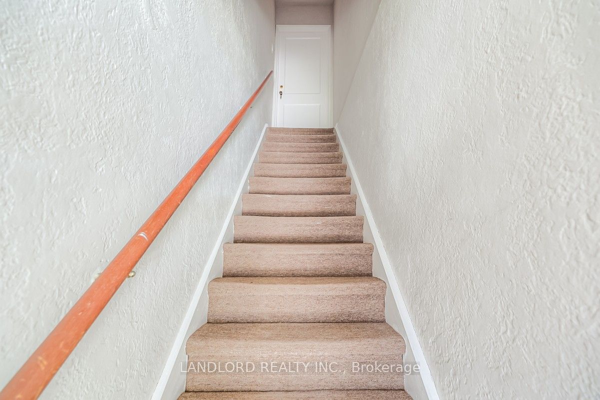 20 Acacia Road Upper, Toronto, ON M4S 2K4 photo 4