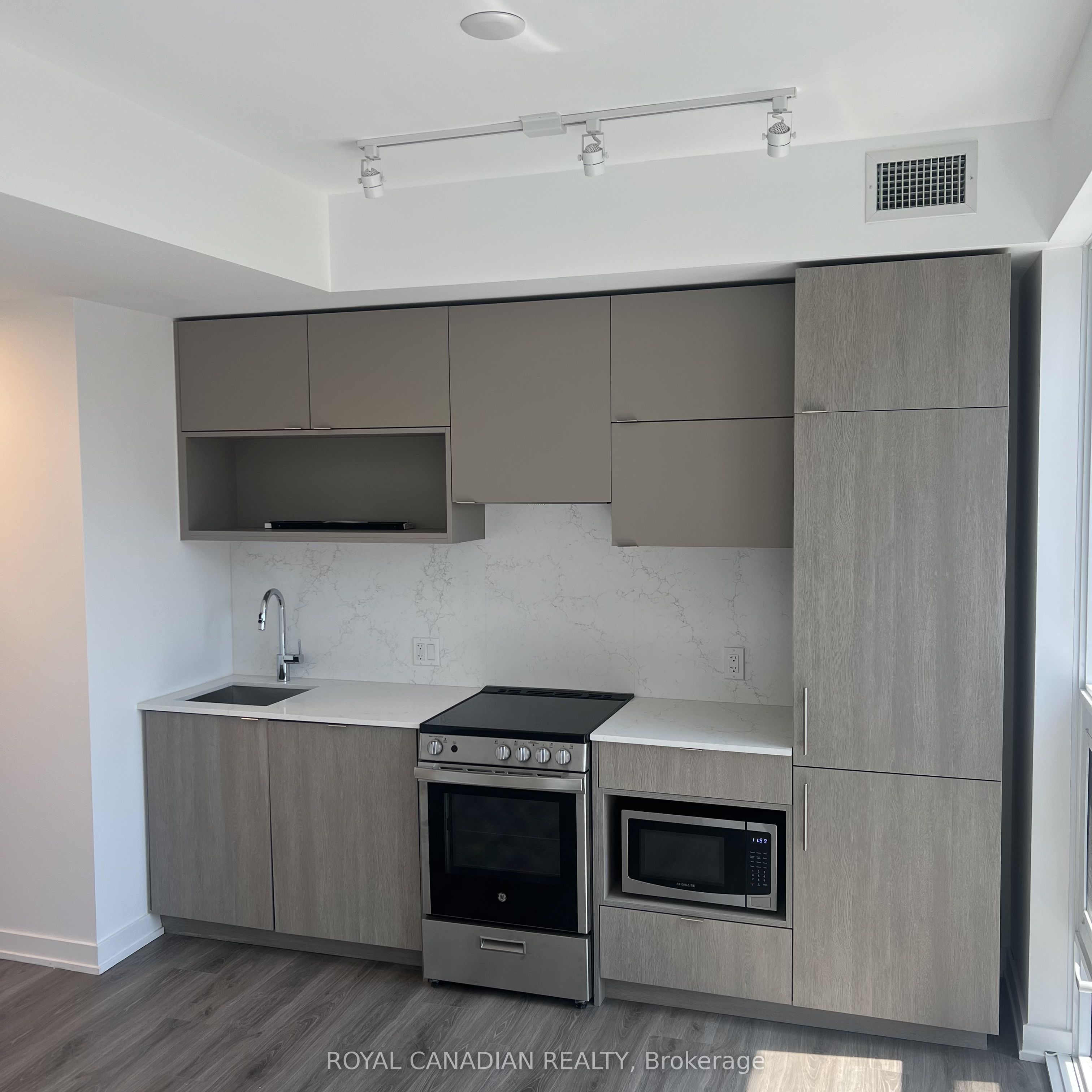 100 Queen Street E 609, Toronto, ON M5C 0B5 photo 3