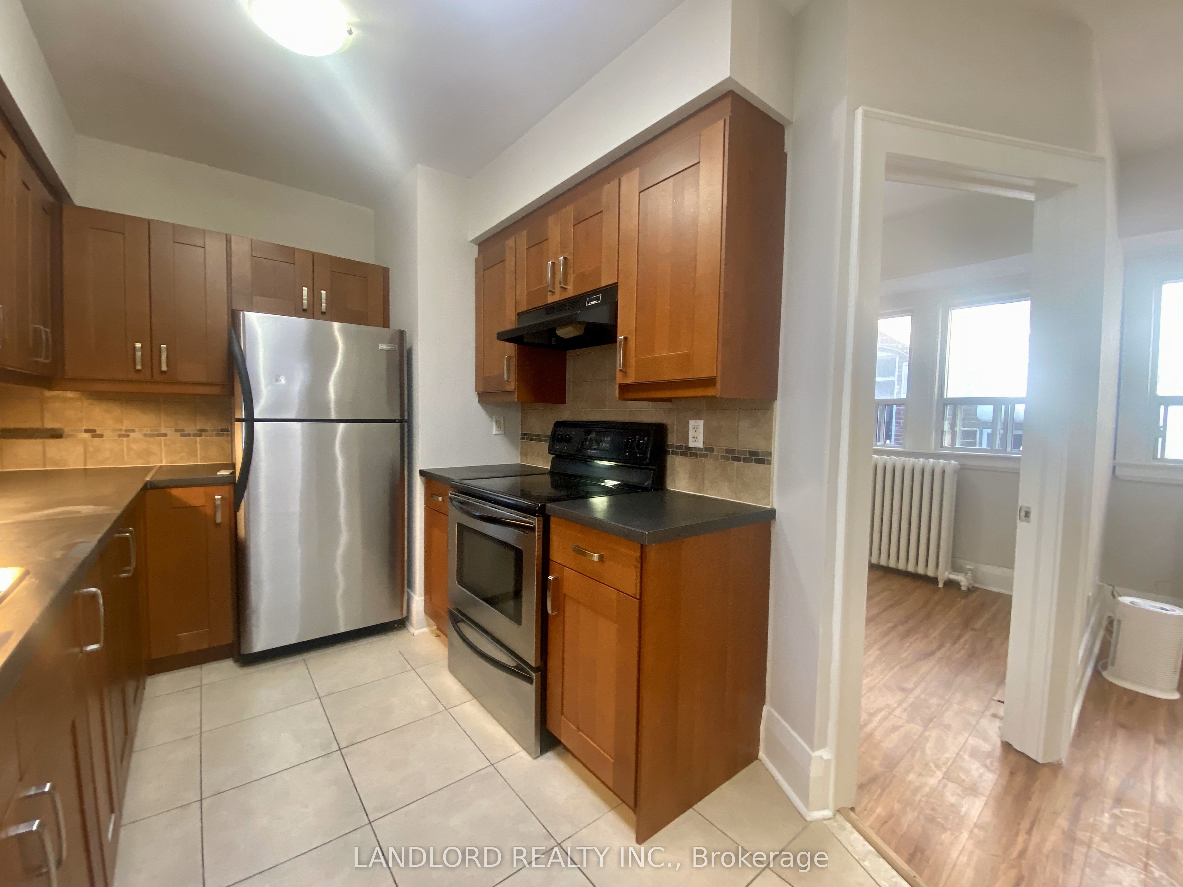341 St Clair Avenue W E, Toronto, ON M5P 1N3 photo 3