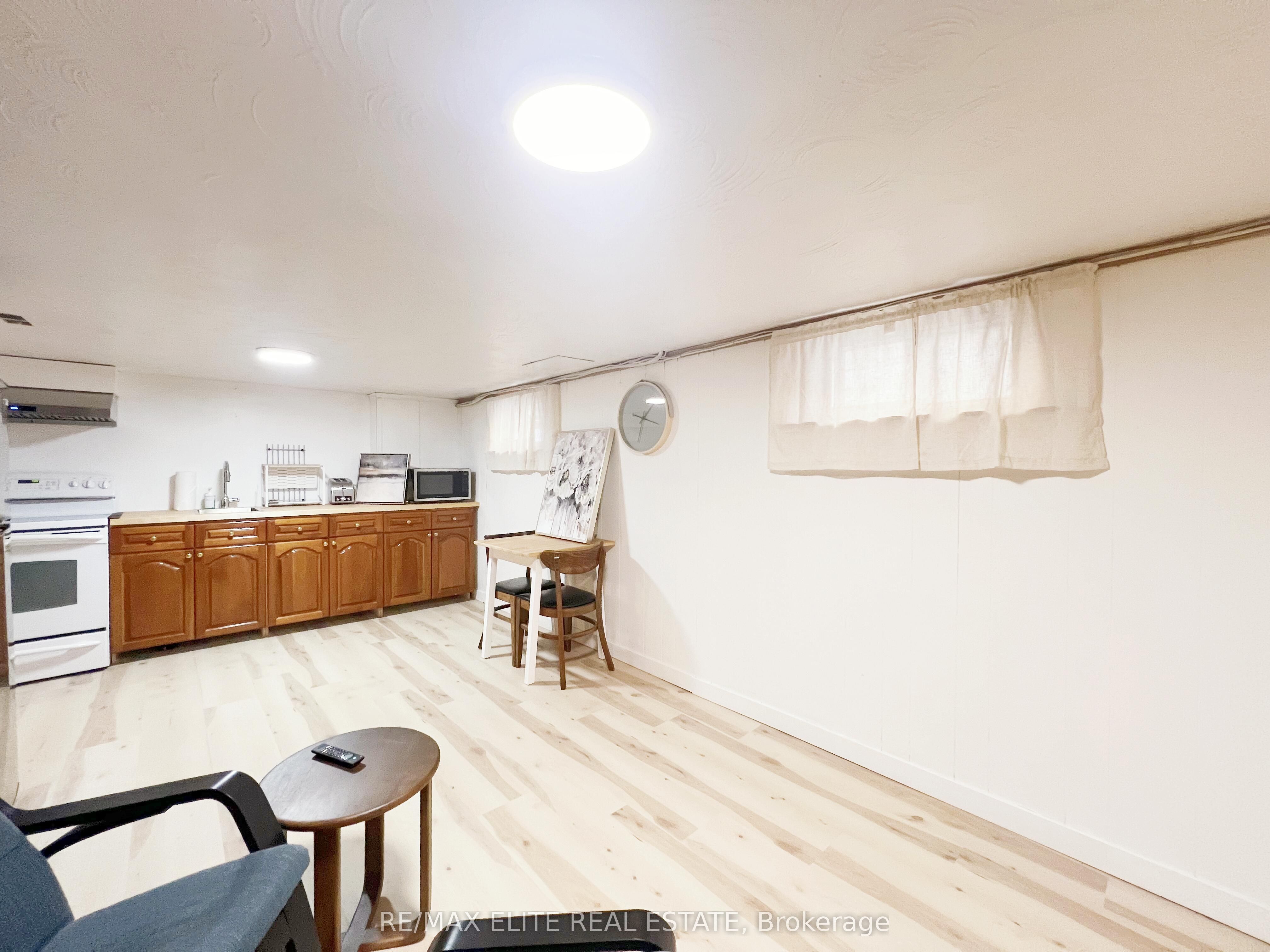 Lower 299 Robina Avenue, Toronto, ON M6C 3Z2 photo 4