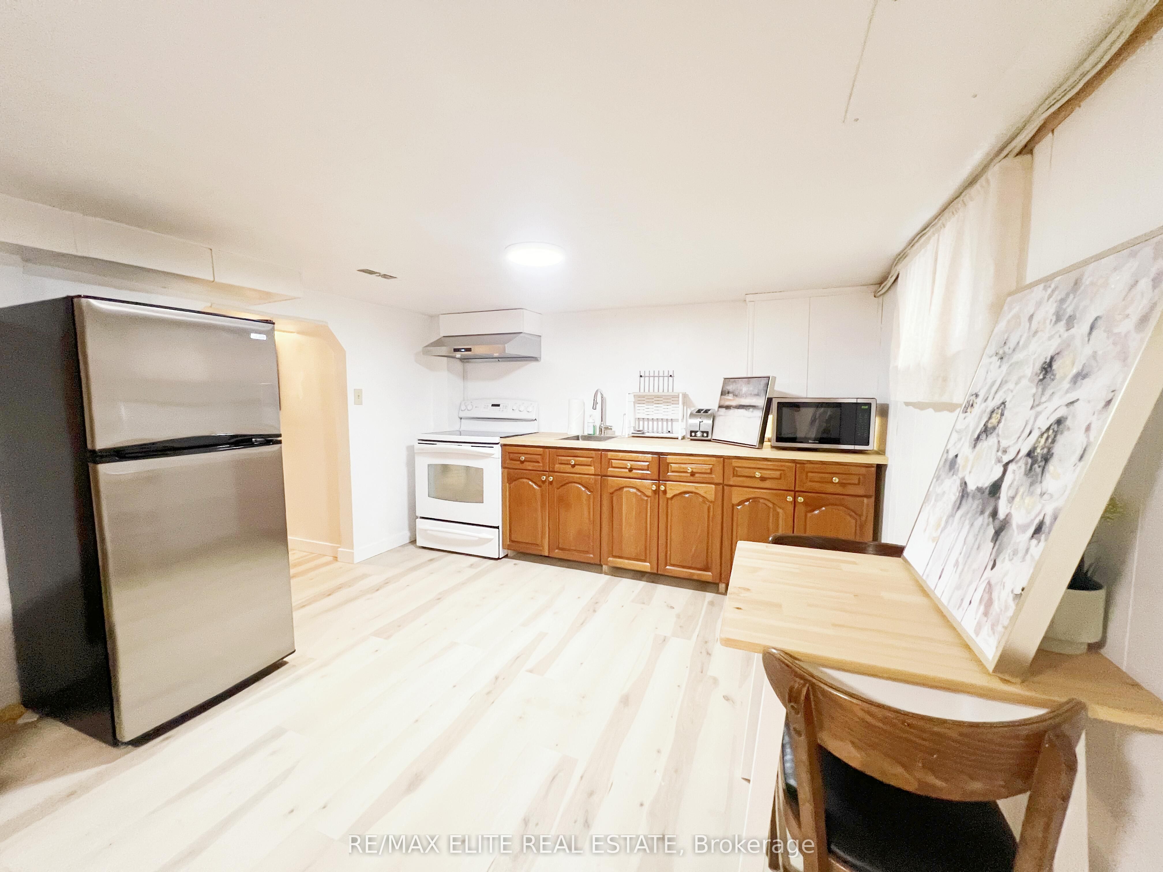 Lower 299 Robina Avenue, Toronto, ON M6C 3Z2 photo 5
