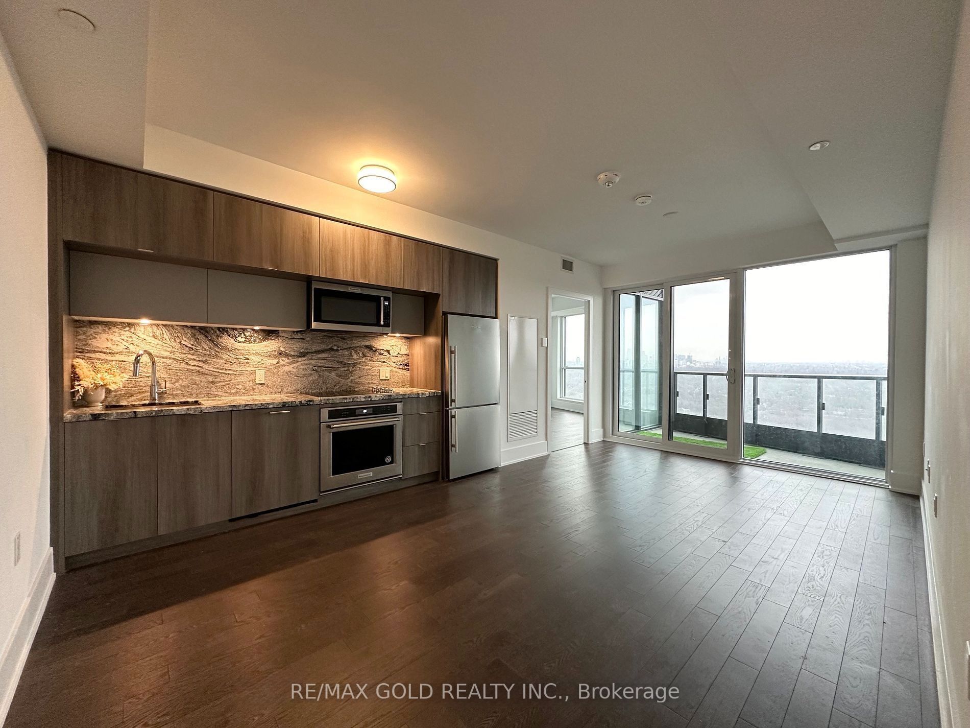585 Bloor Street 3515, Toronto, ON M4W 0B3 photo 4