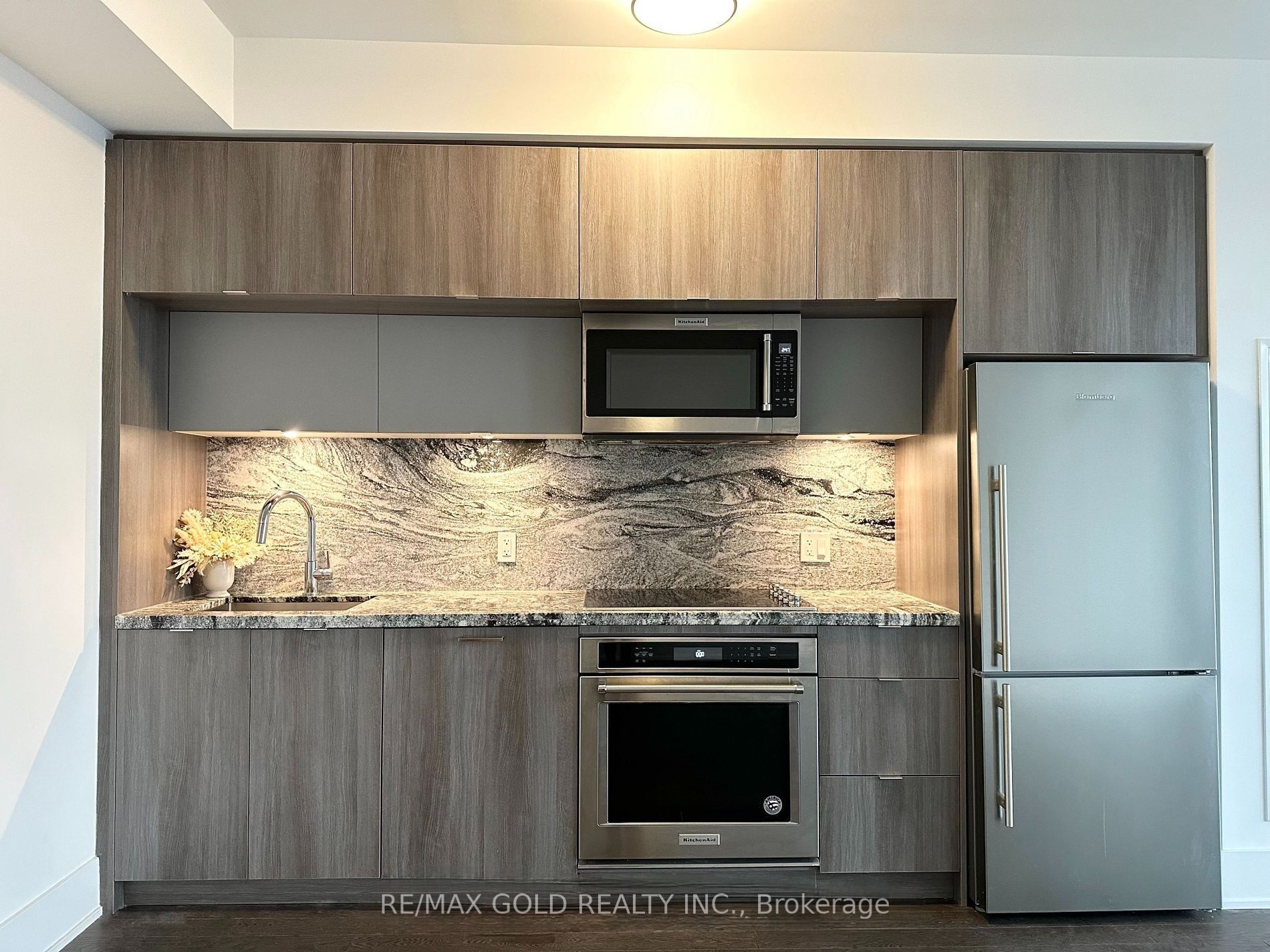 585 Bloor Street 3515, Toronto, ON M4W 0B3 photo 5