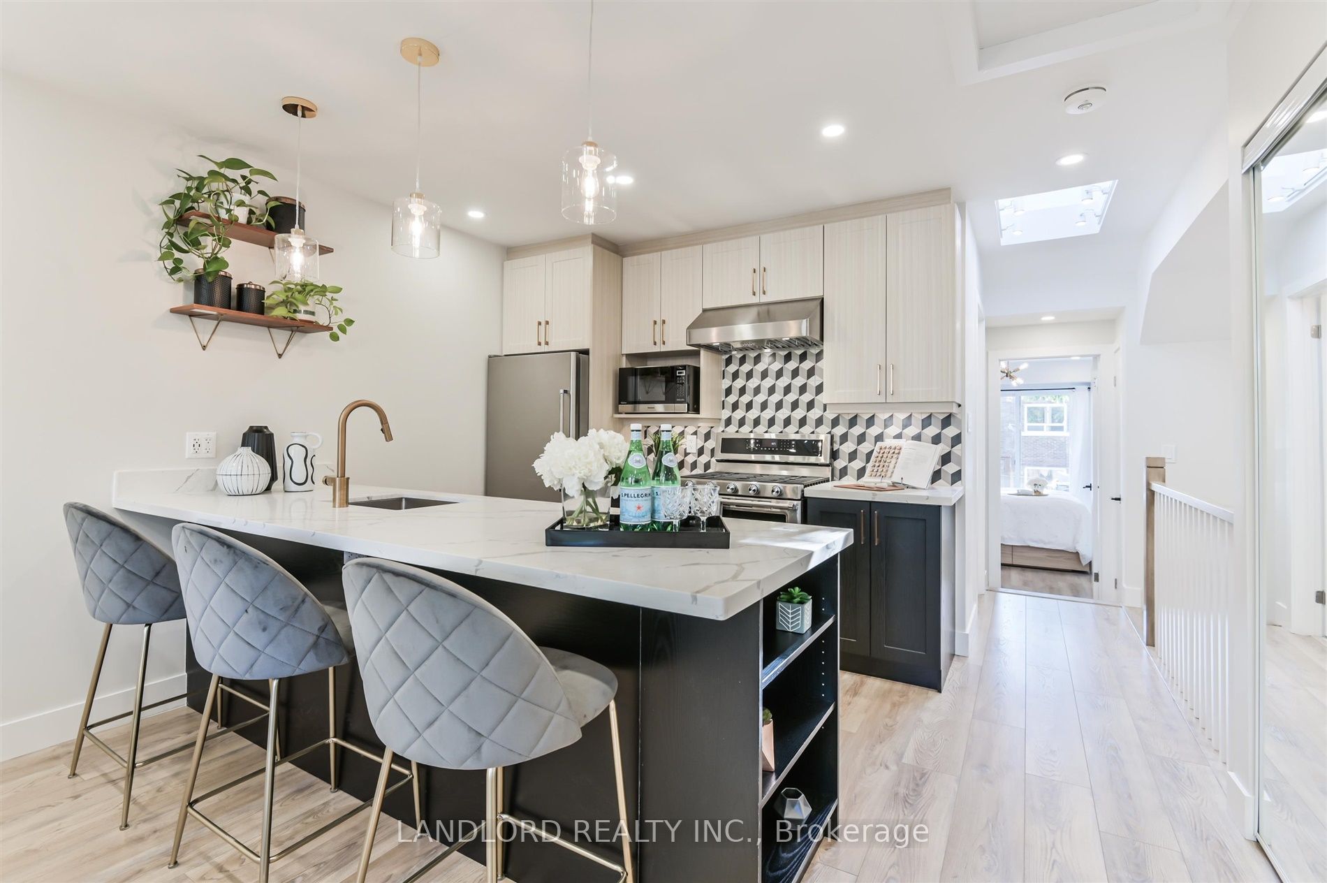 90 Tecumseth Street Upper, Toronto, ON M6J 2G9