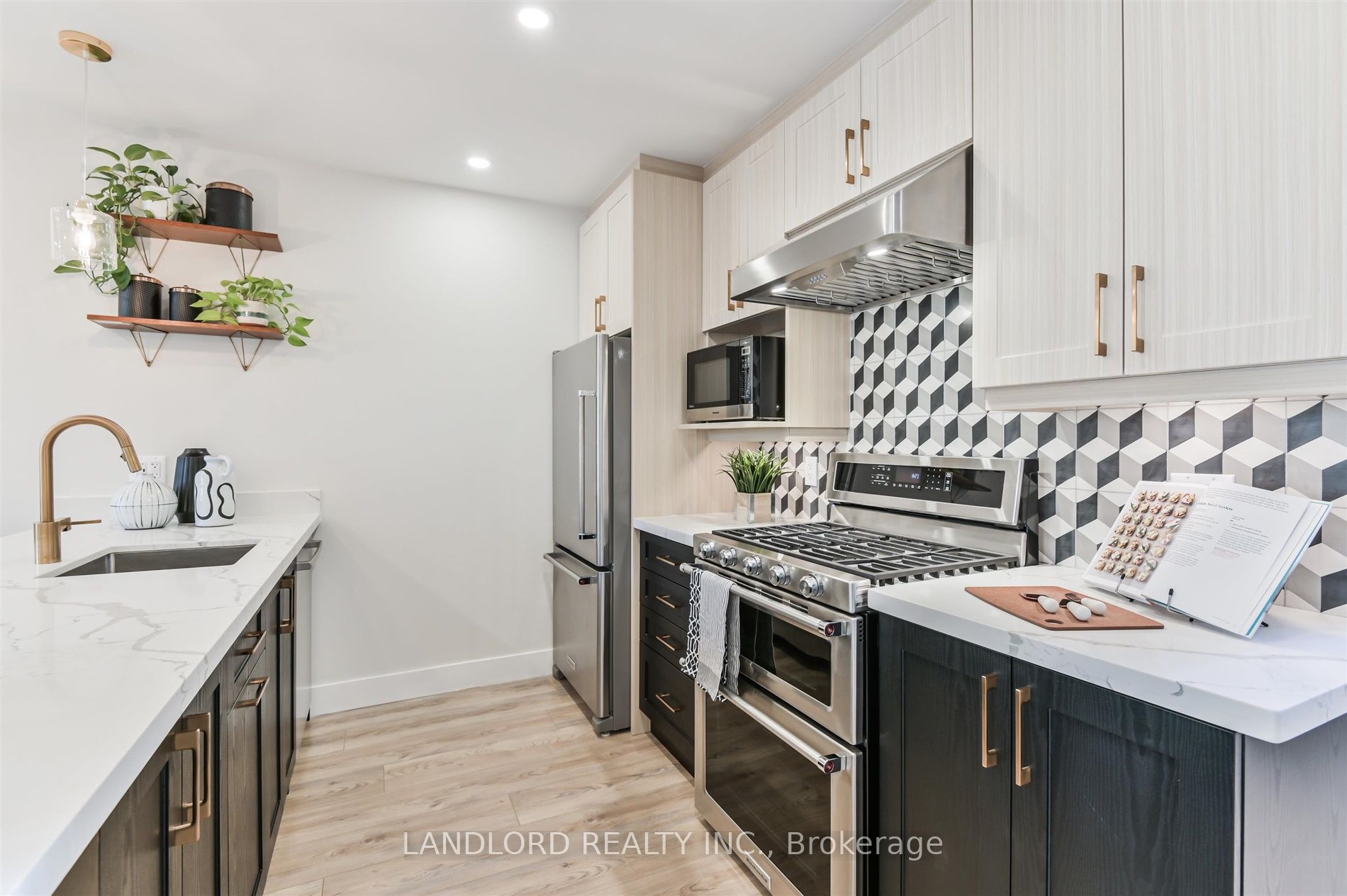 90 Tecumseth Street Upper, Toronto, ON M6J 2G9 photo 3