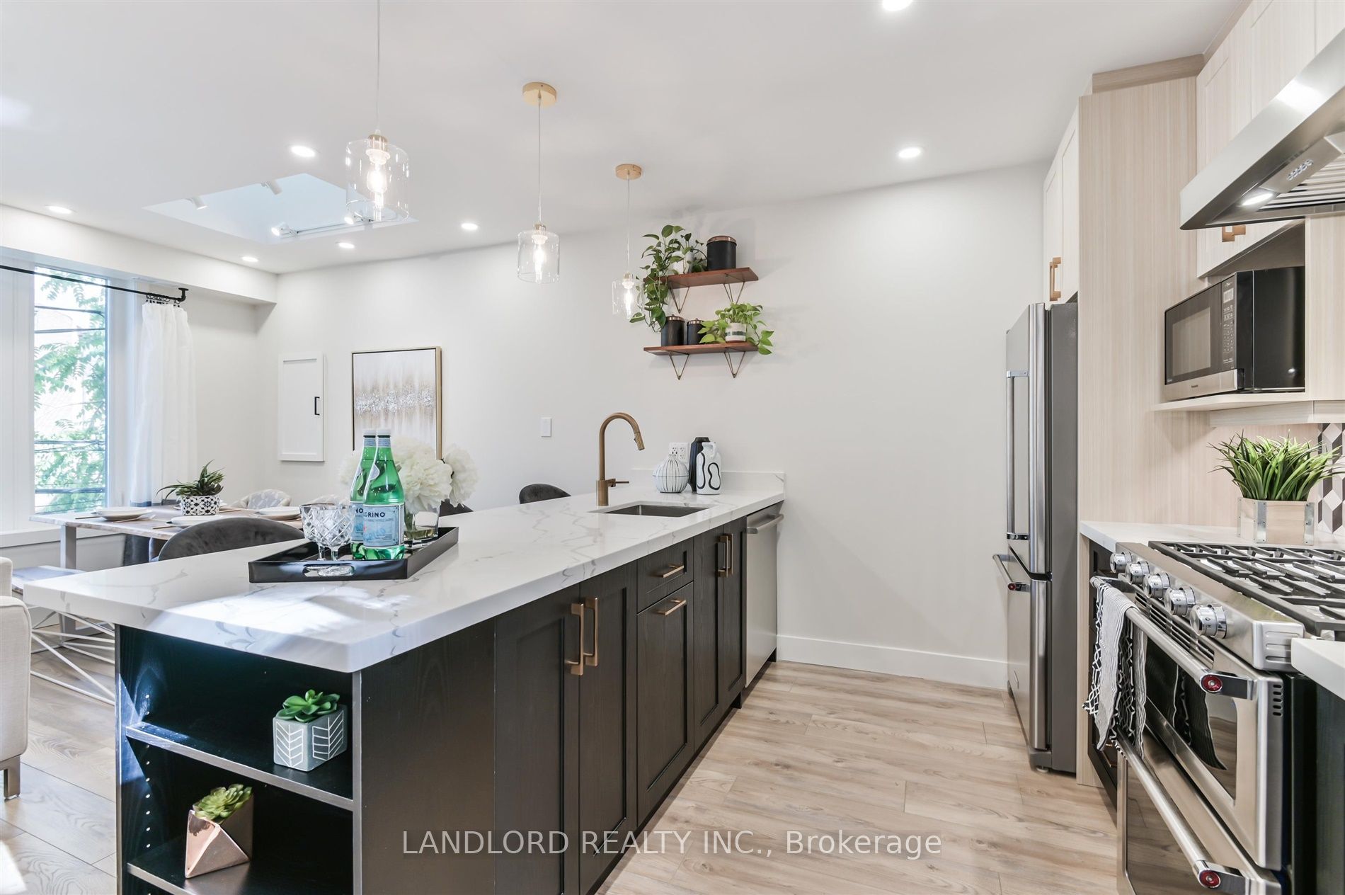 90 Tecumseth Street Upper, Toronto, ON M6J 2G9 photo 4
