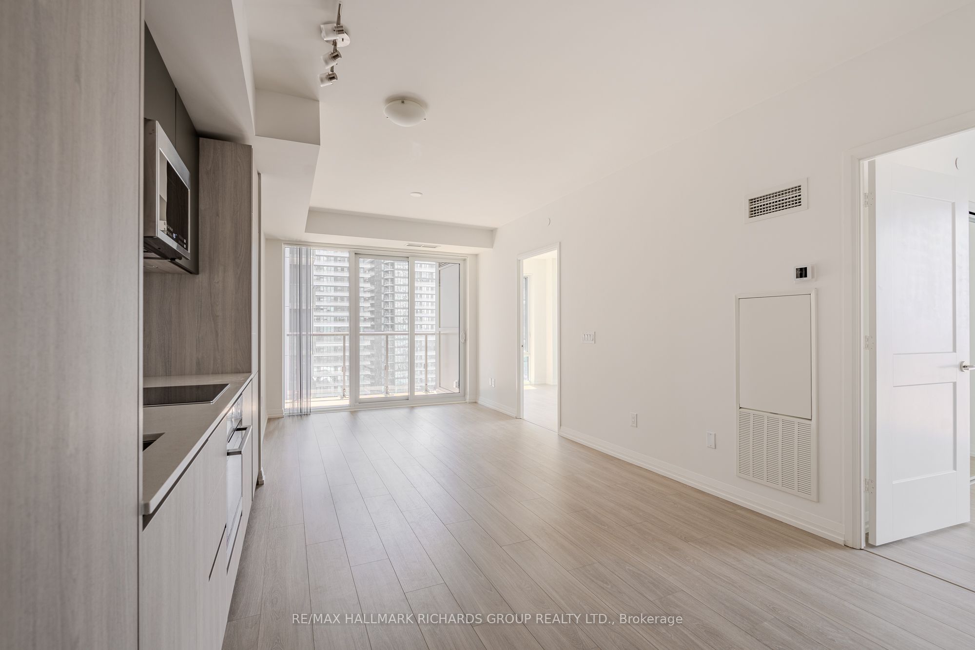 28 Widmer Street 3023, Toronto, ON M5V 2E7 photo 5