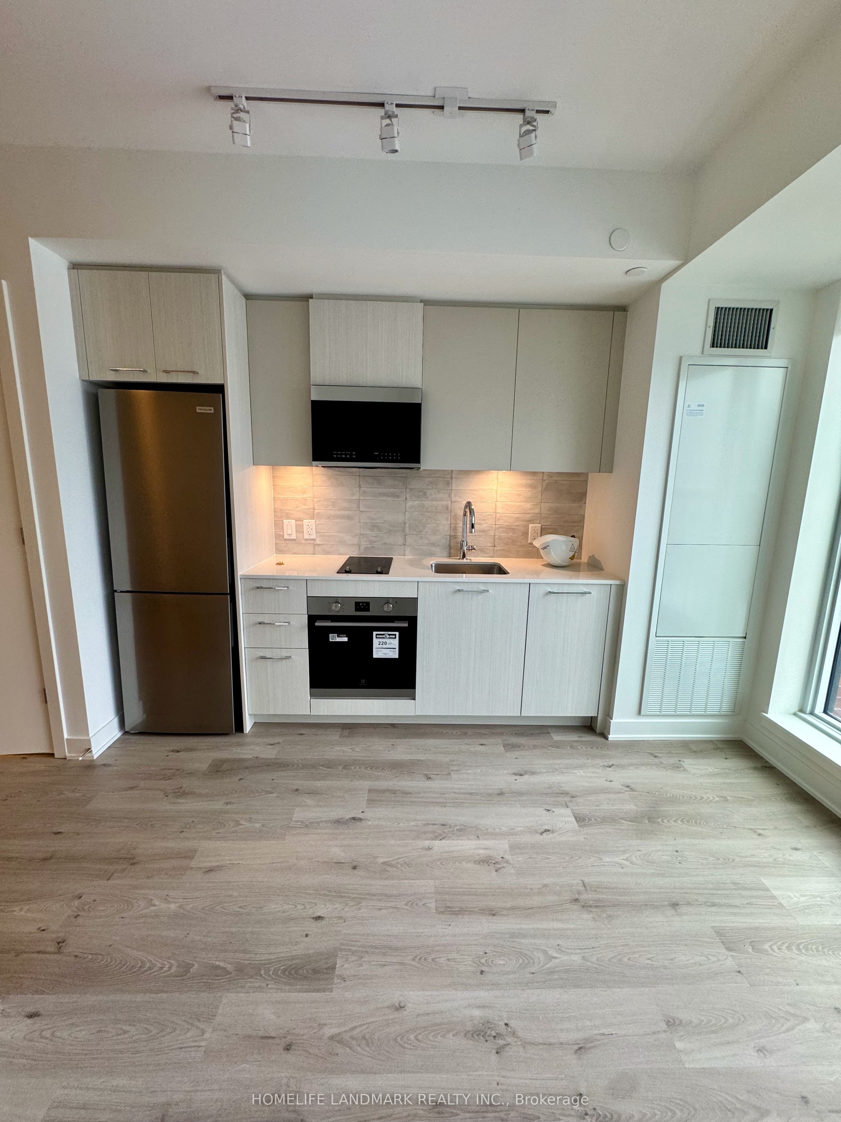 30 Dreamers Way 548, Toronto, ON M5A 0Y7