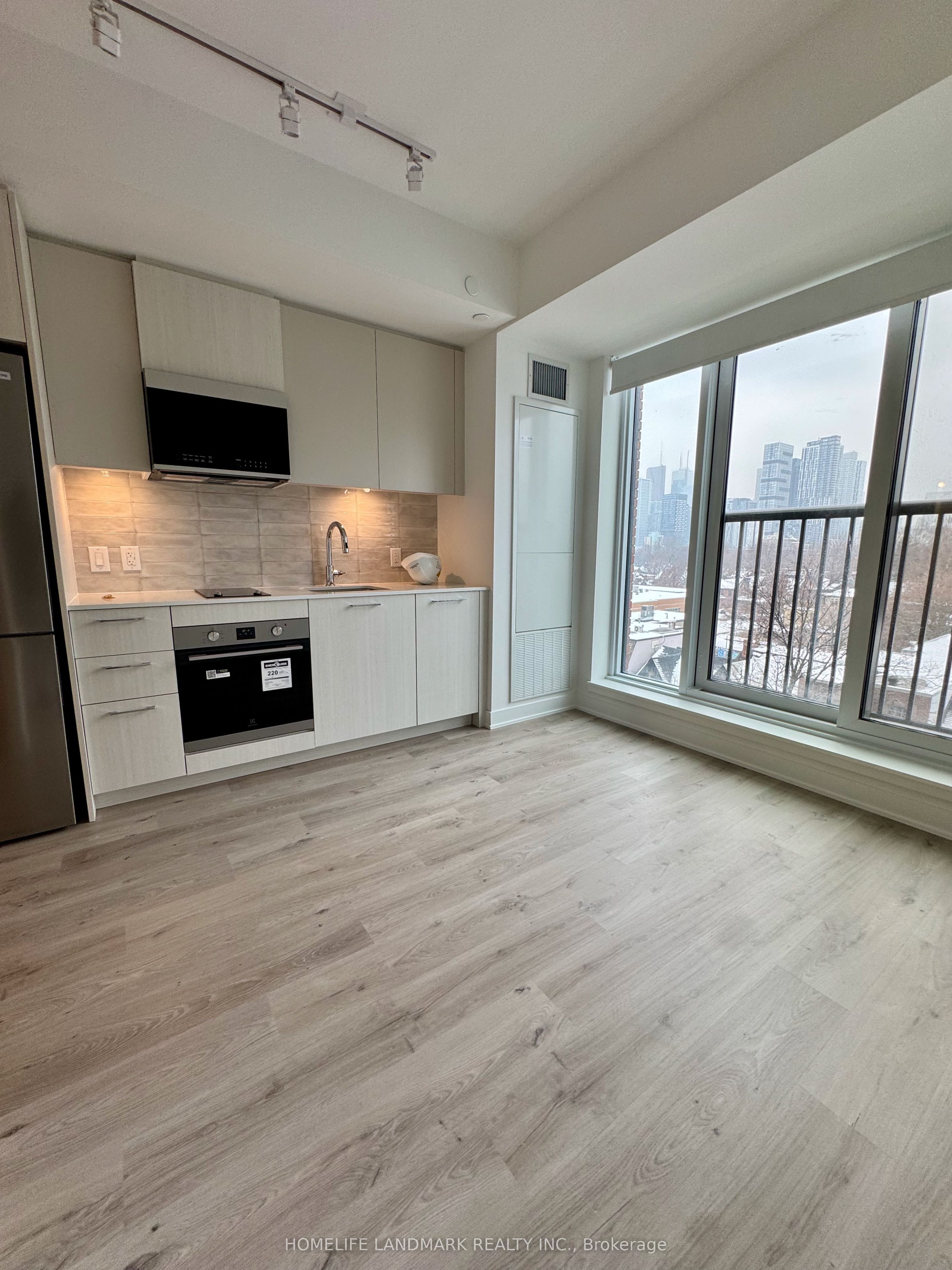30 Dreamers Way 548, Toronto, ON M5A 0Y7 photo 2