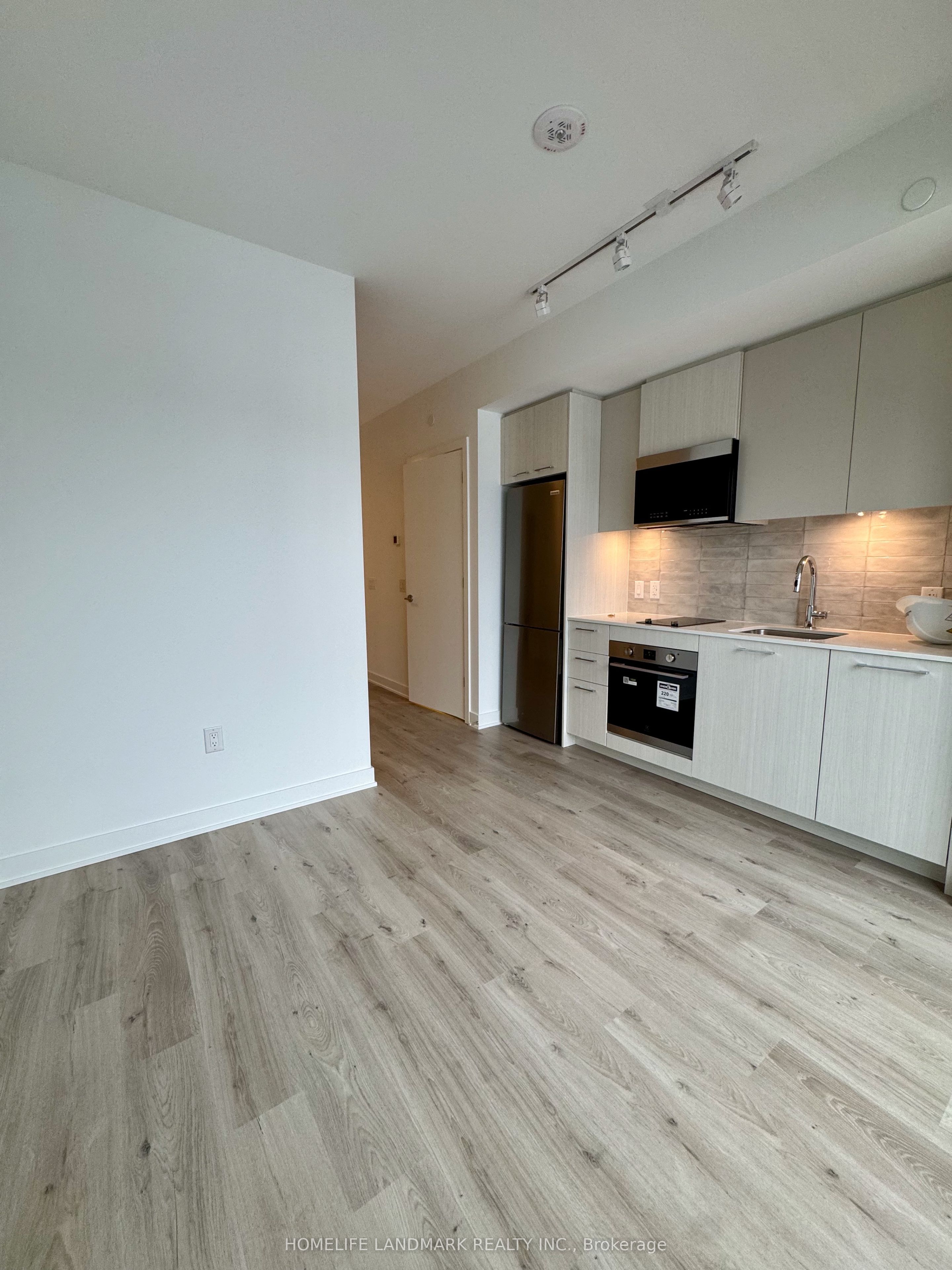 30 Dreamers Way 548, Toronto, ON M5A 0Y7 photo 5