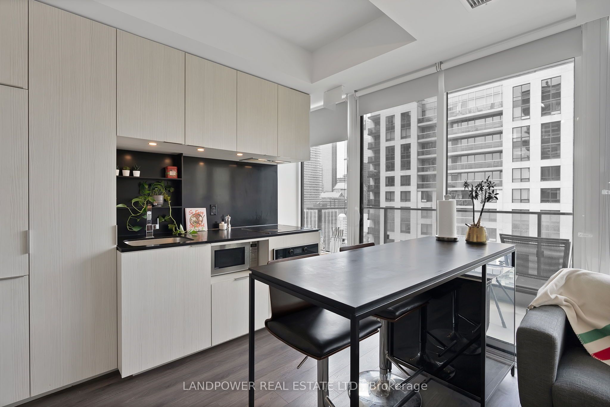 77 Shuter Street 2501, Toronto, ON M5B 0B8 photo 2