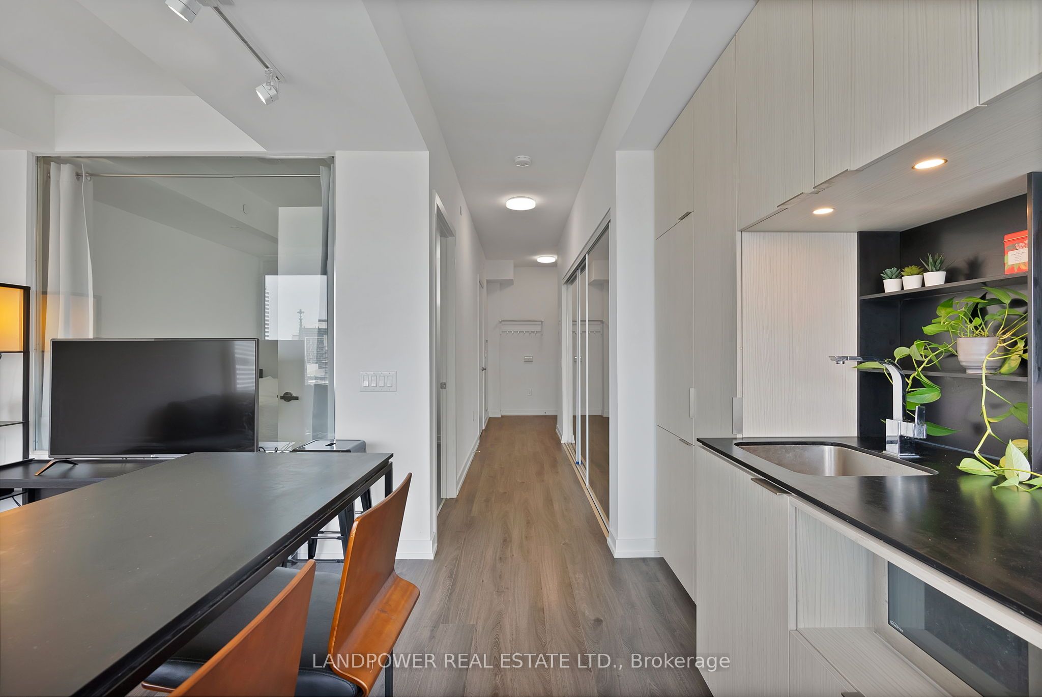 77 Shuter Street 2501, Toronto, ON M5B 0B8 photo 5