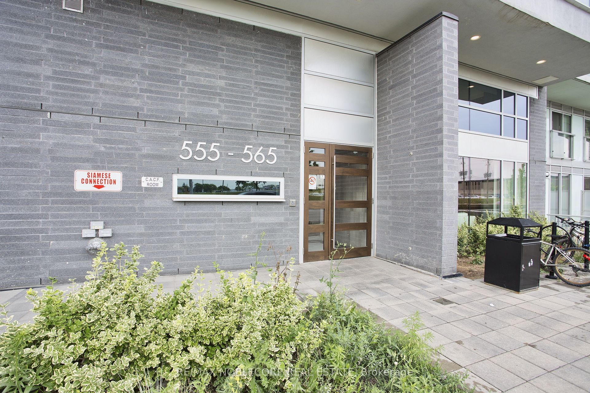 565 Wilson Avenue 319W, Toronto, ON M3H 0C6 photo 2