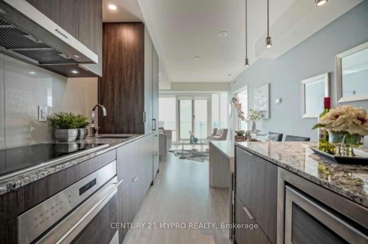 1 Bloor Street E 5808, Toronto, ON M4W 0A8 photo 5
