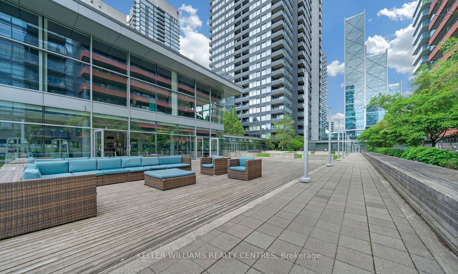 25 Telegram Mews 305, Toronto, ON M5V 3Z1 photo 2