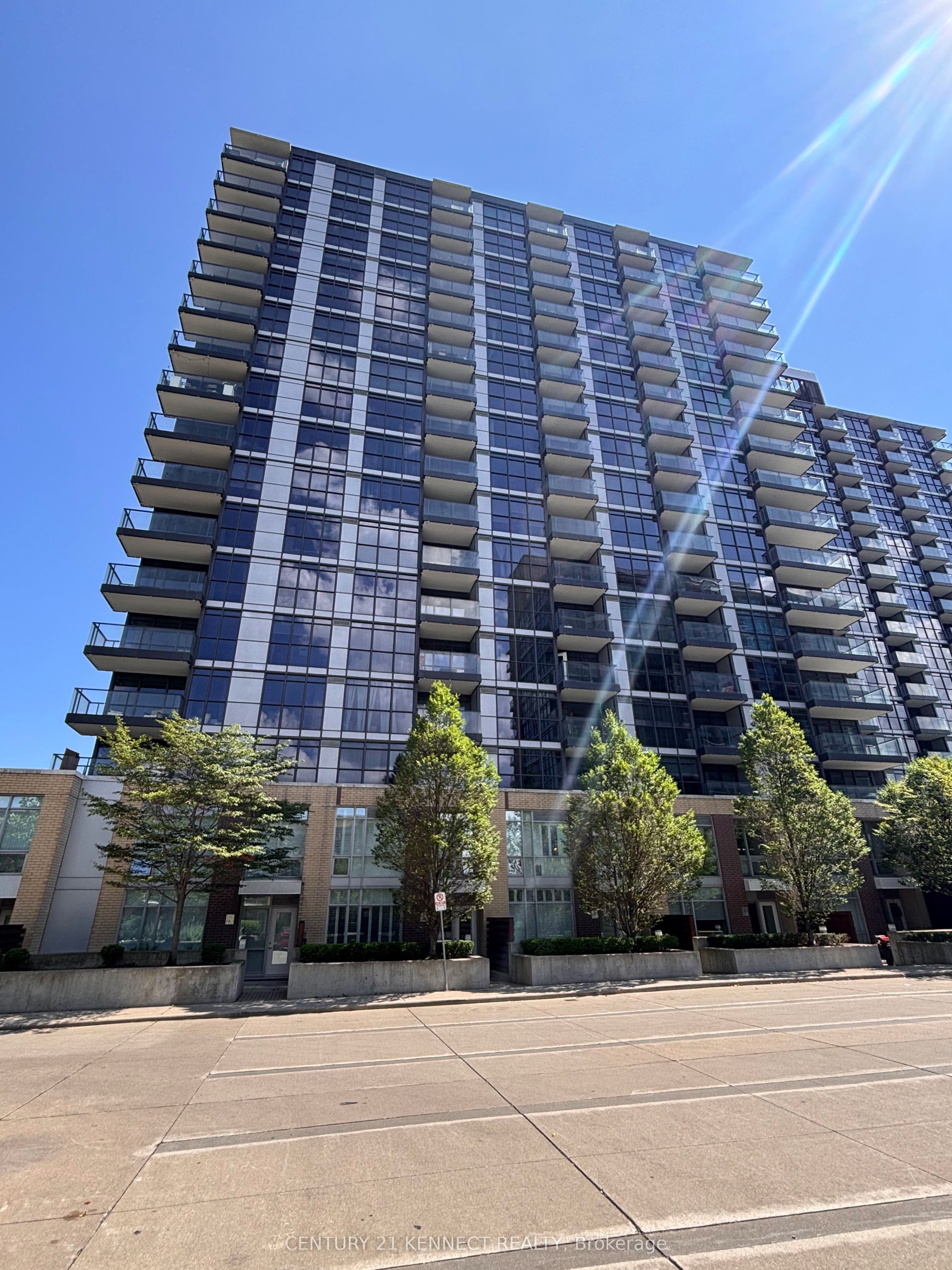 19 Singer Court 206, Toronto, ON M2K 0B2