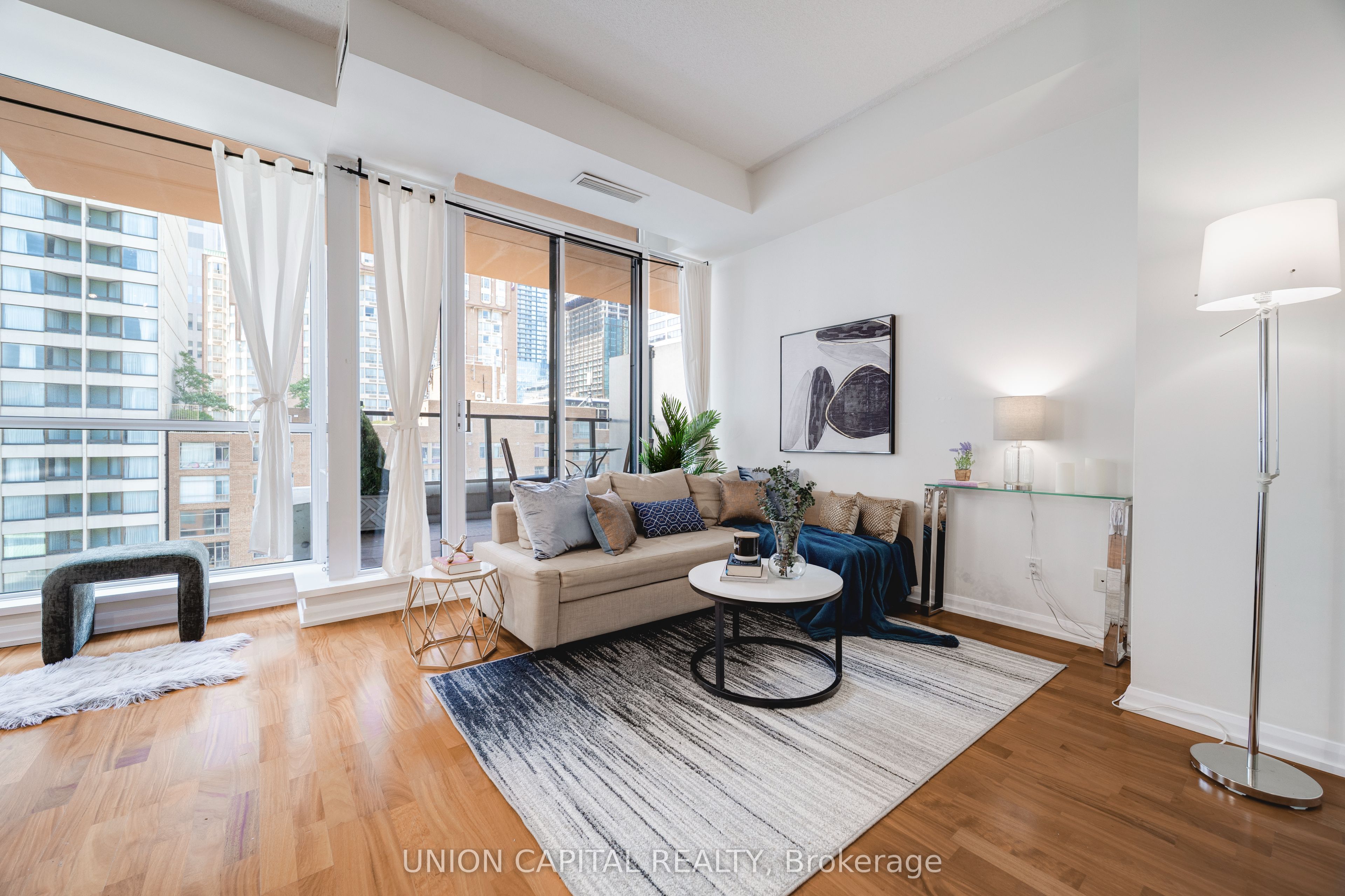 111 Elizabeth Street 1820, Toronto, ON M5G 1P7