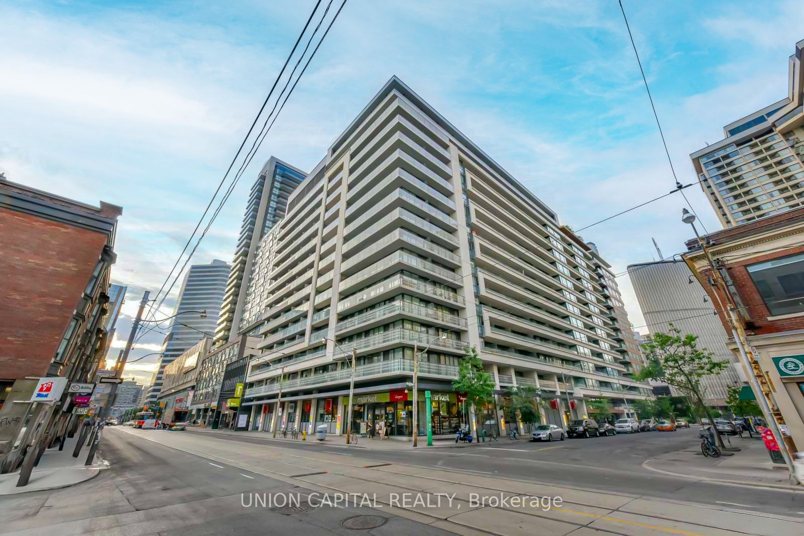 111 Elizabeth Street 1820, Toronto, ON M5G 1P7 photo 2