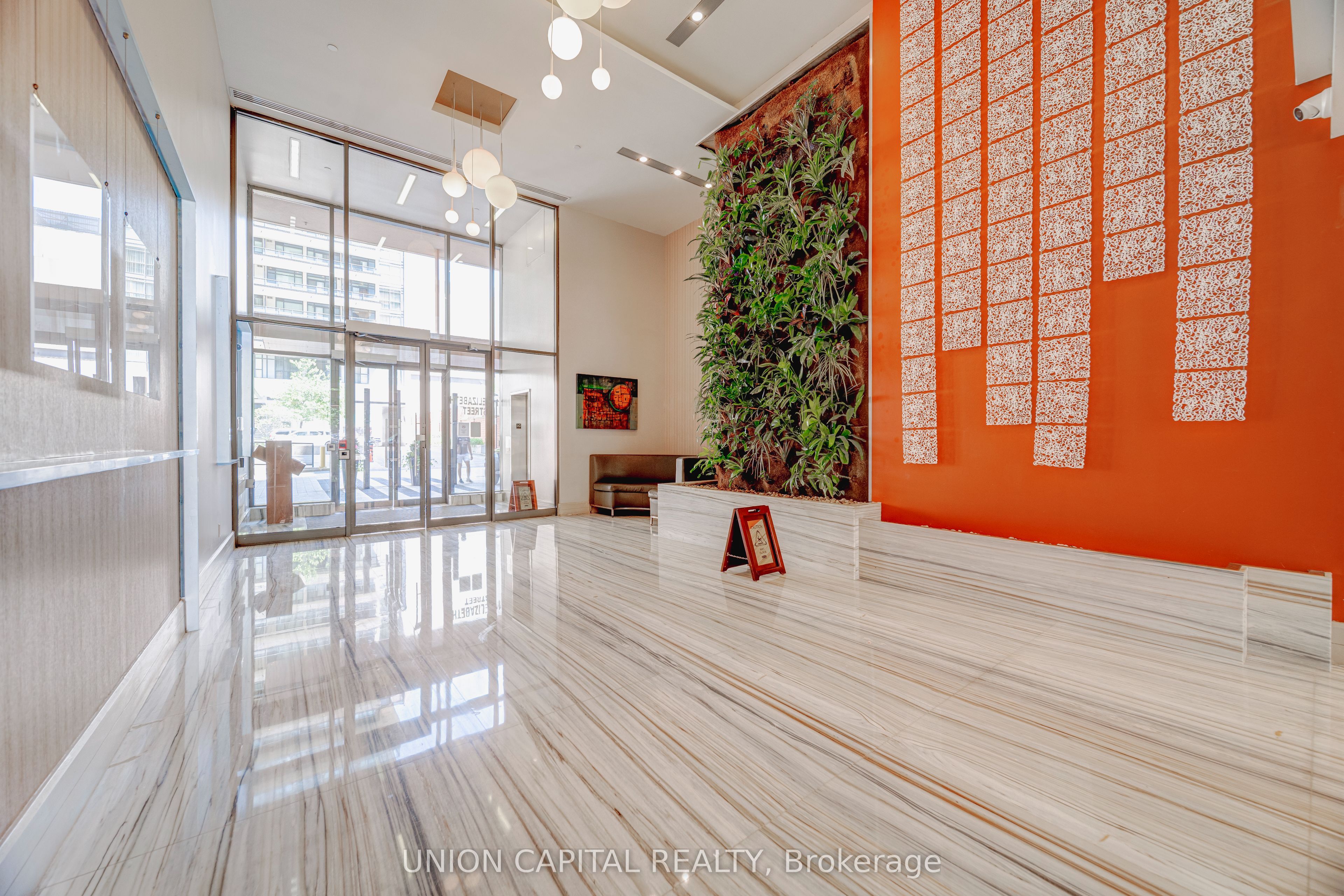 111 Elizabeth Street 1820, Toronto, ON M5G 1P7 photo 3