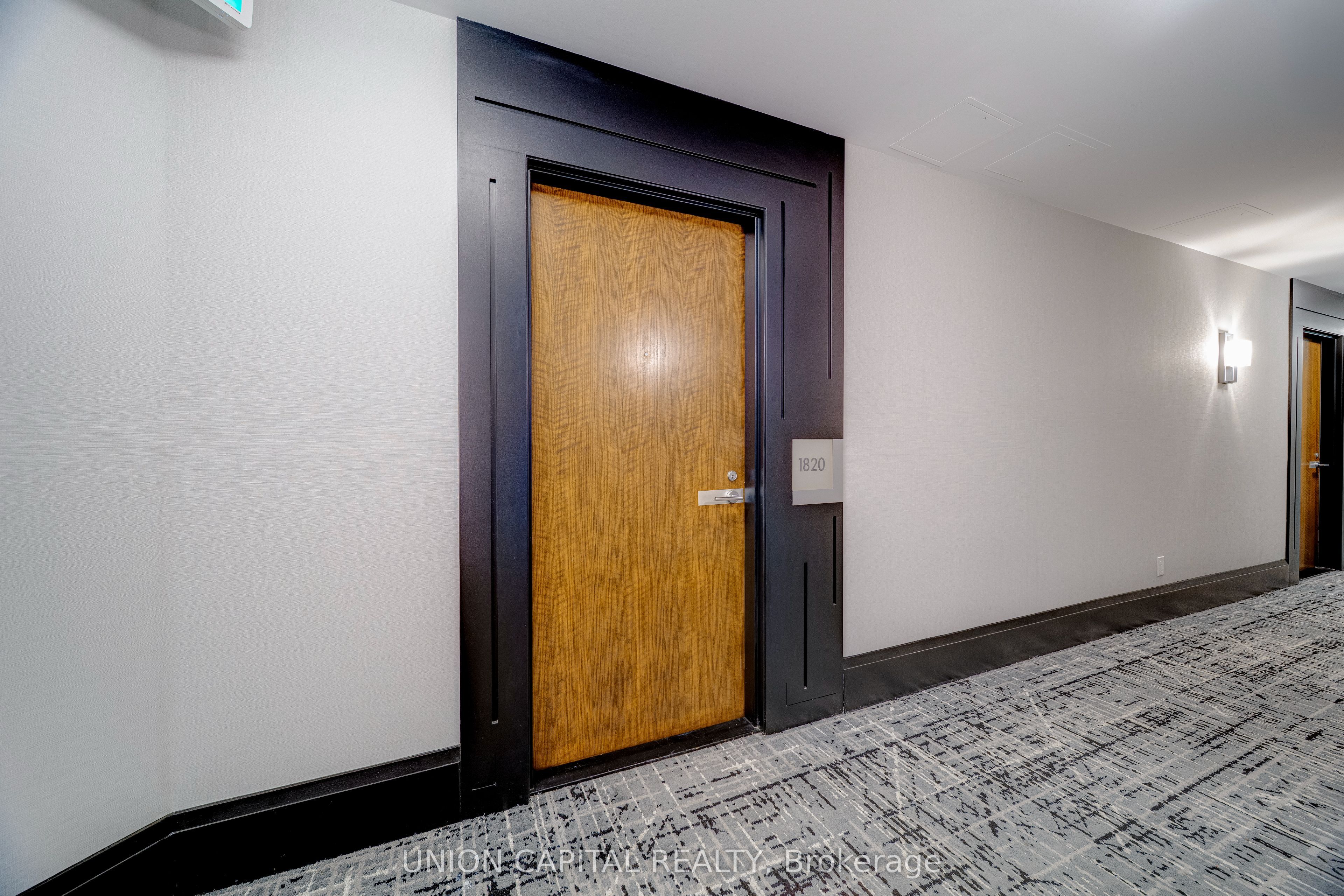 111 Elizabeth Street 1820, Toronto, ON M5G 1P7 photo 5