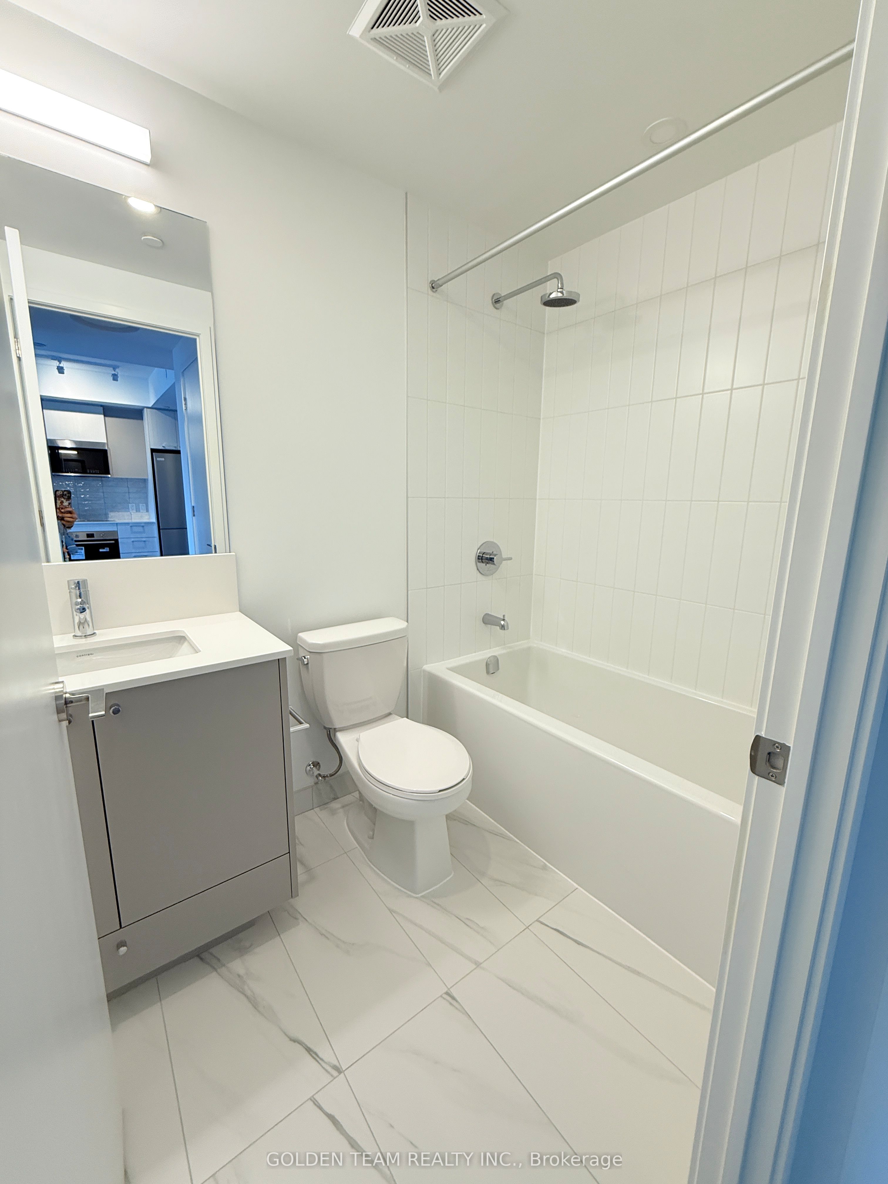 10 Oak Street 2107, Toronto, ON M5A 0Z1 photo 5
