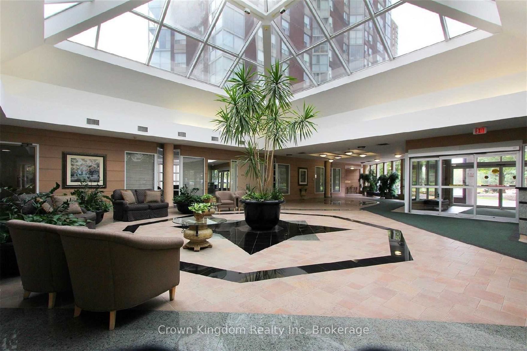 5 Concorde Place 1801, Toronto, ON M3C 3M8 photo 2