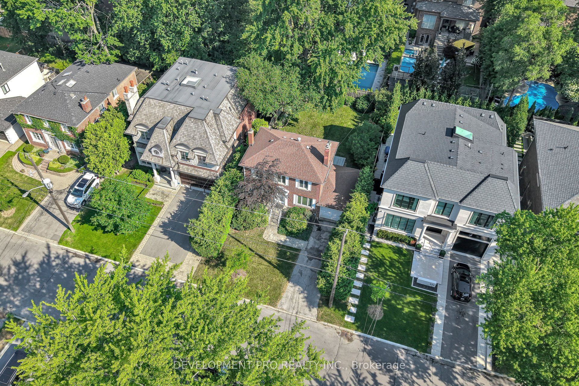 534 Deloraine Avenue S, Toronto, ON M5M 2C3