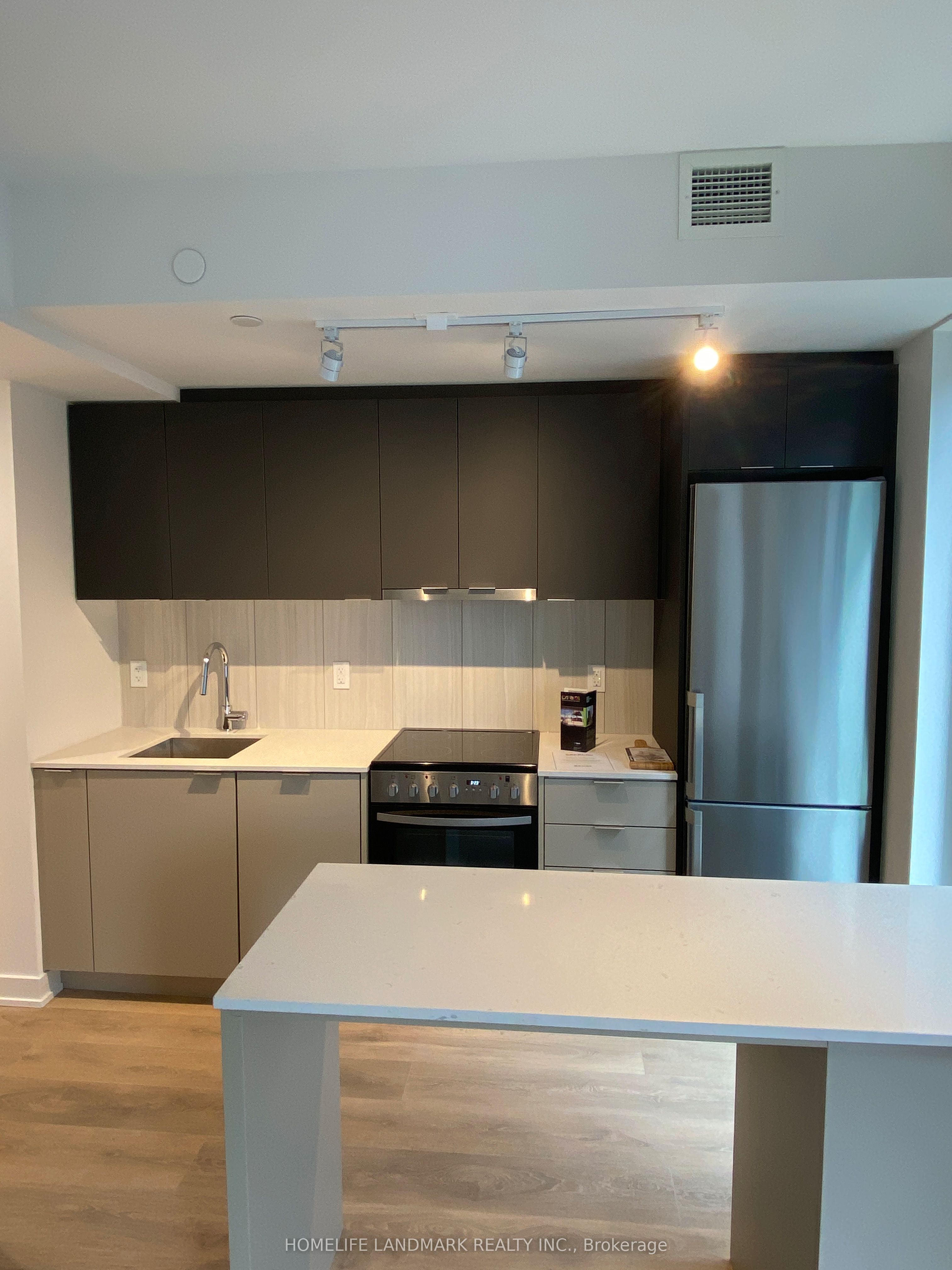 8 TIPPETT Road 626, Toronto, ON M3H 0E7 photo 4