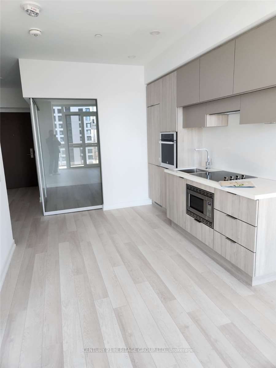 39 Roehampton Avenue 2402, Toronto, ON M4P 0G1