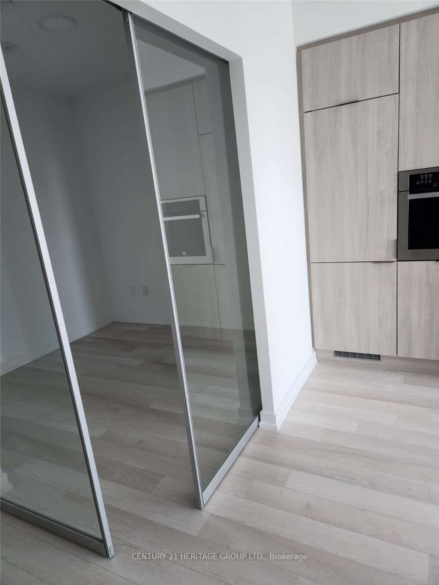 39 Roehampton Avenue 2402, Toronto, ON M4P 0G1 photo 3