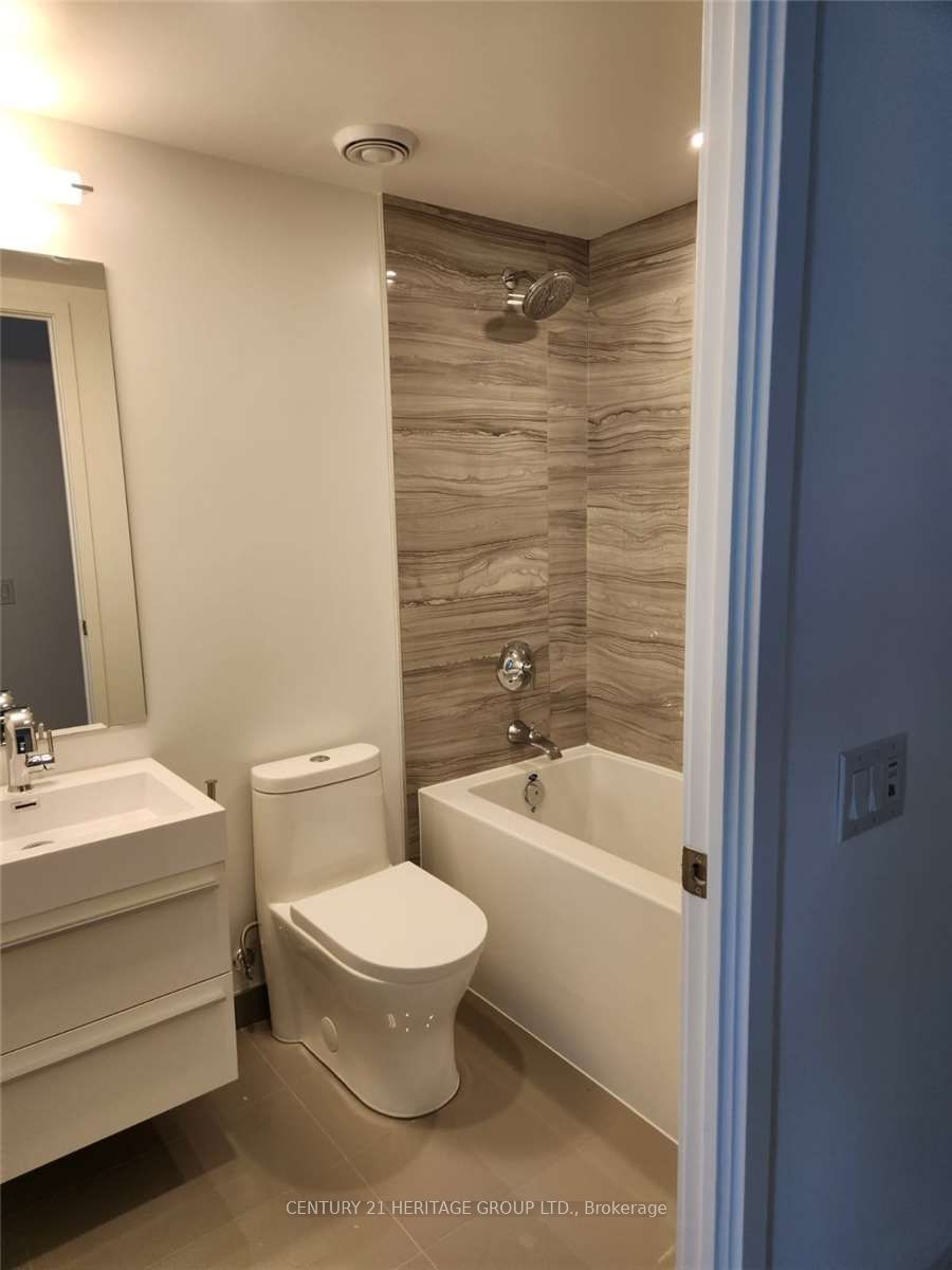 39 Roehampton Avenue 2402, Toronto, ON M4P 0G1 photo 5