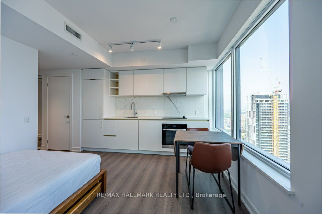 8 Wellesley Street W 4515, Toronto, ON M4Y 1E7 photo 5