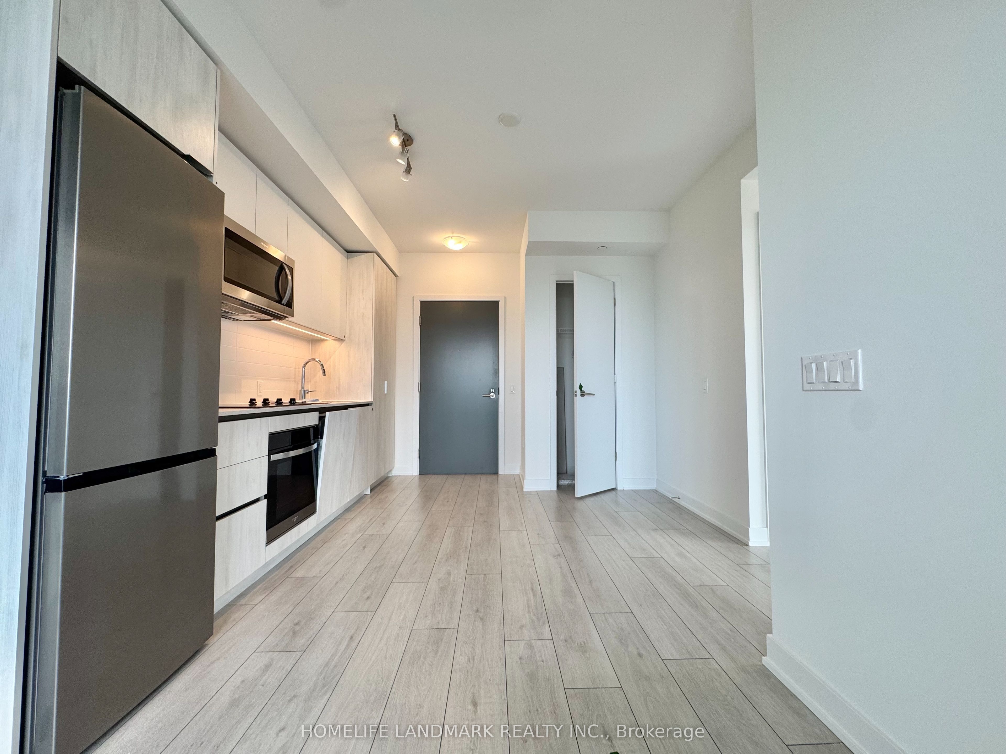 5858 Yonge Street 1823, Toronto, ON M2M 0C6 photo 3