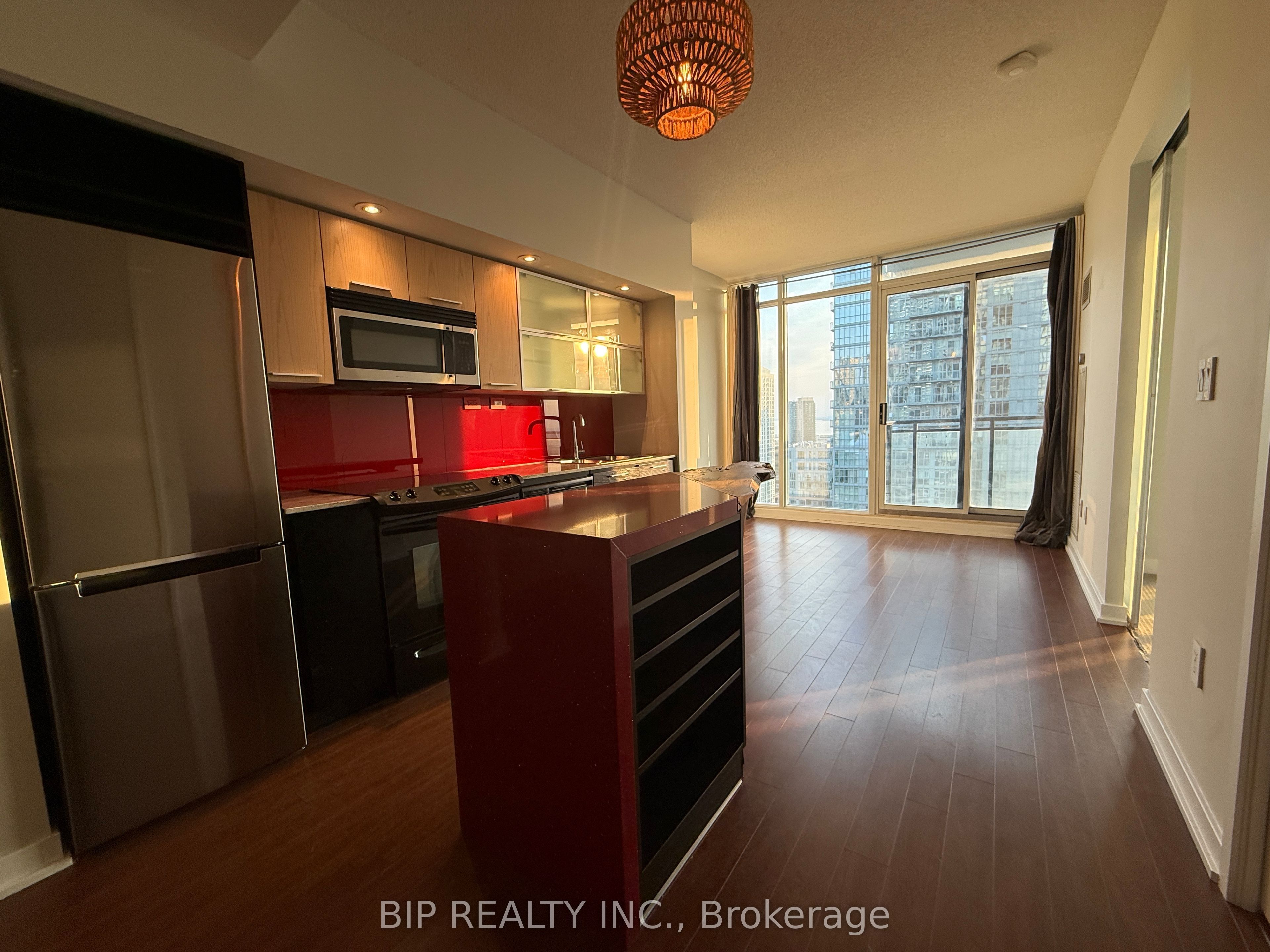25 Capreol Court 3308, Toronto, ON M5V 3Z7 photo 4