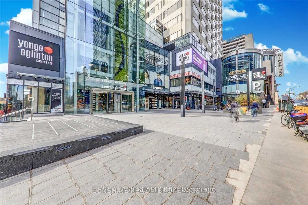 8 Eglinton Avenue E 2909, Toronto, ON M4P 1A6 photo 2