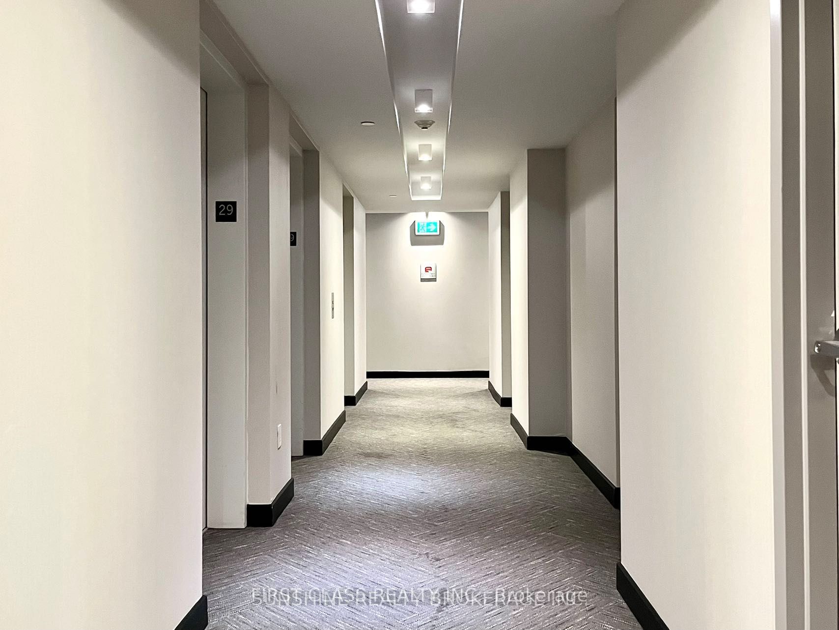 8 Eglinton Avenue E 2909, Toronto, ON M4P 1A6 photo 5